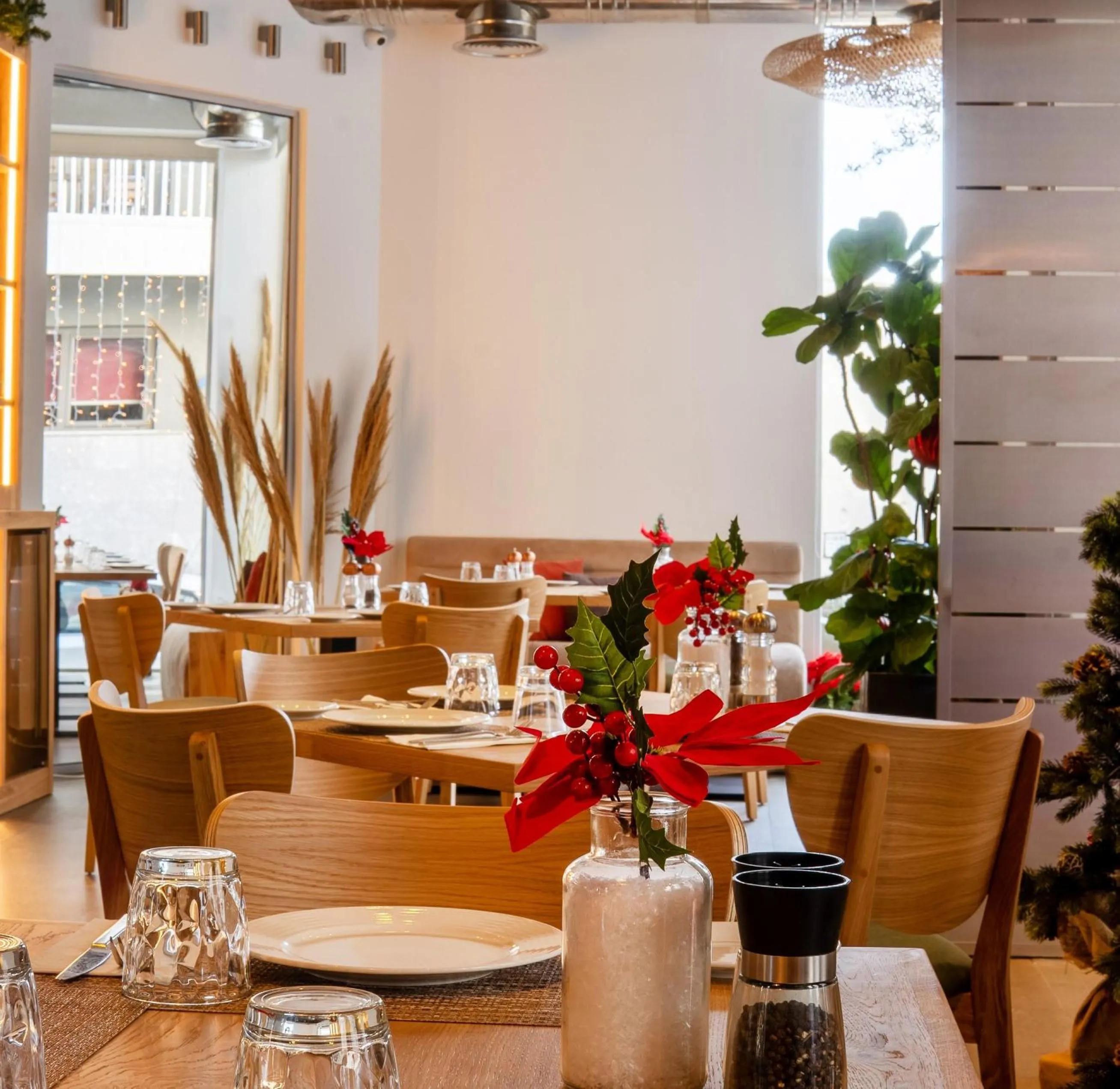 Restaurant/places to eat in Lato Boutique Hotel