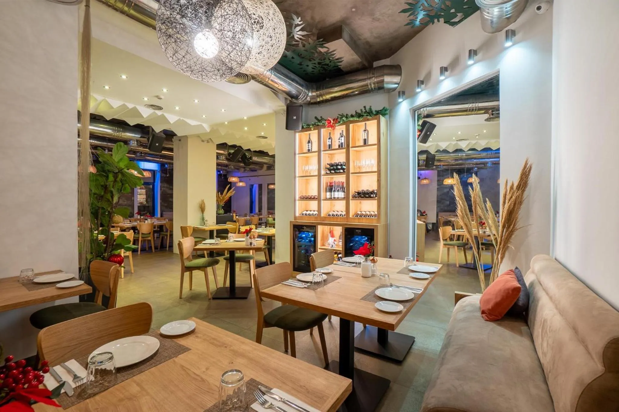 Restaurant/places to eat in Lato Boutique Hotel