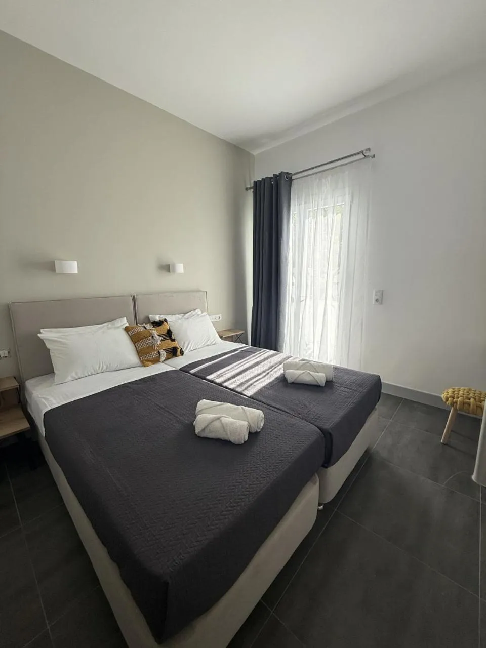 Photo of the whole room, Bed in Dilion Hotel