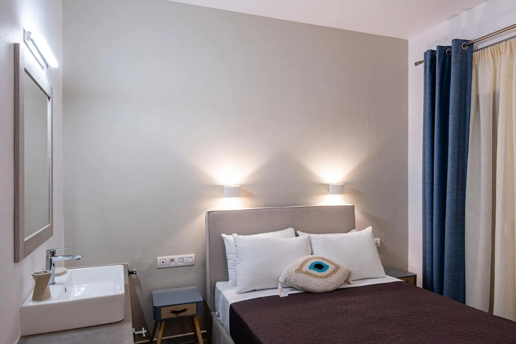 Bedroom, Bed in Dilion Hotel