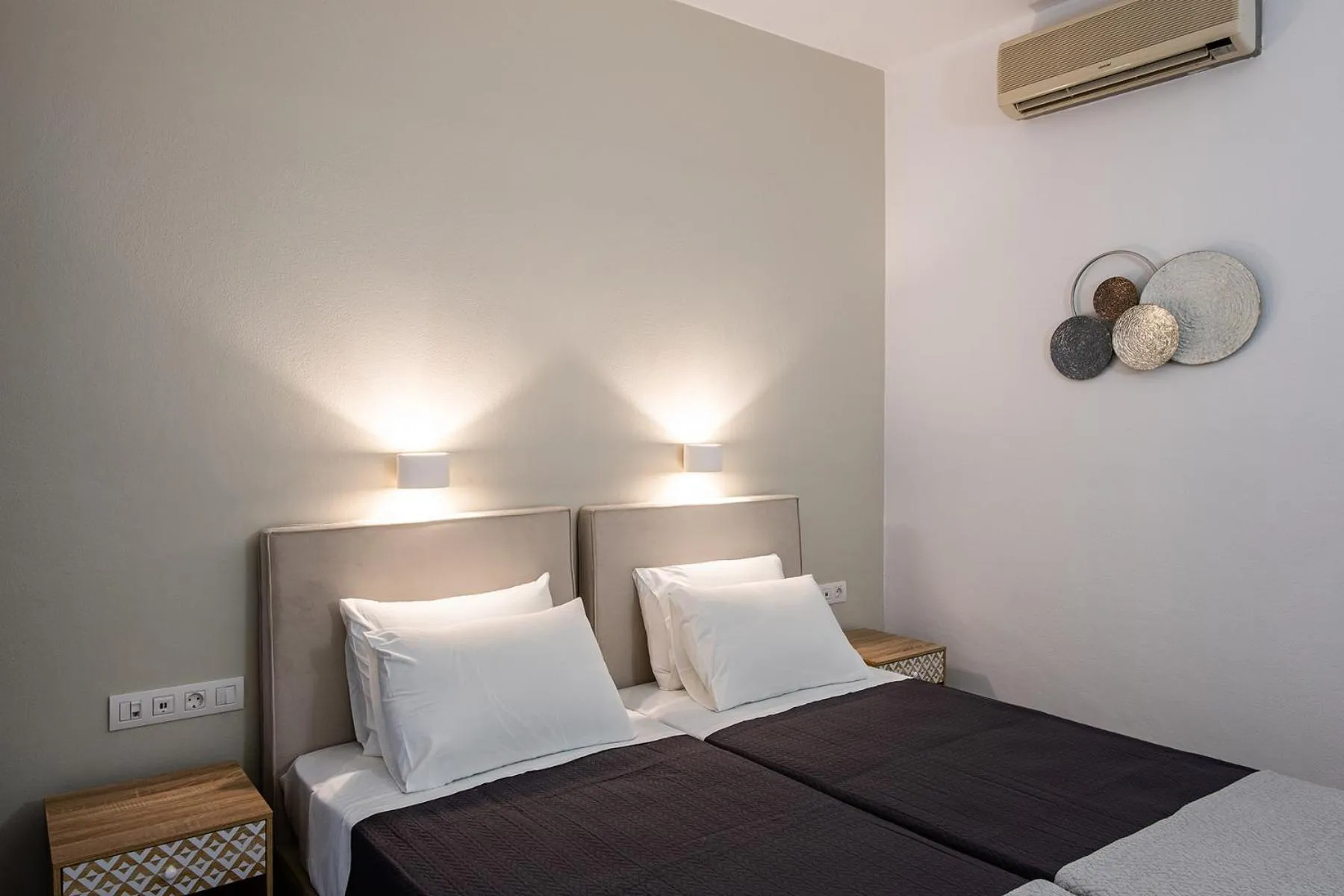 Photo of the whole room, Bed in Dilion Hotel