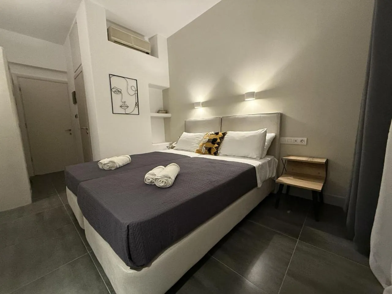 Photo of the whole room, Bed in Dilion Hotel