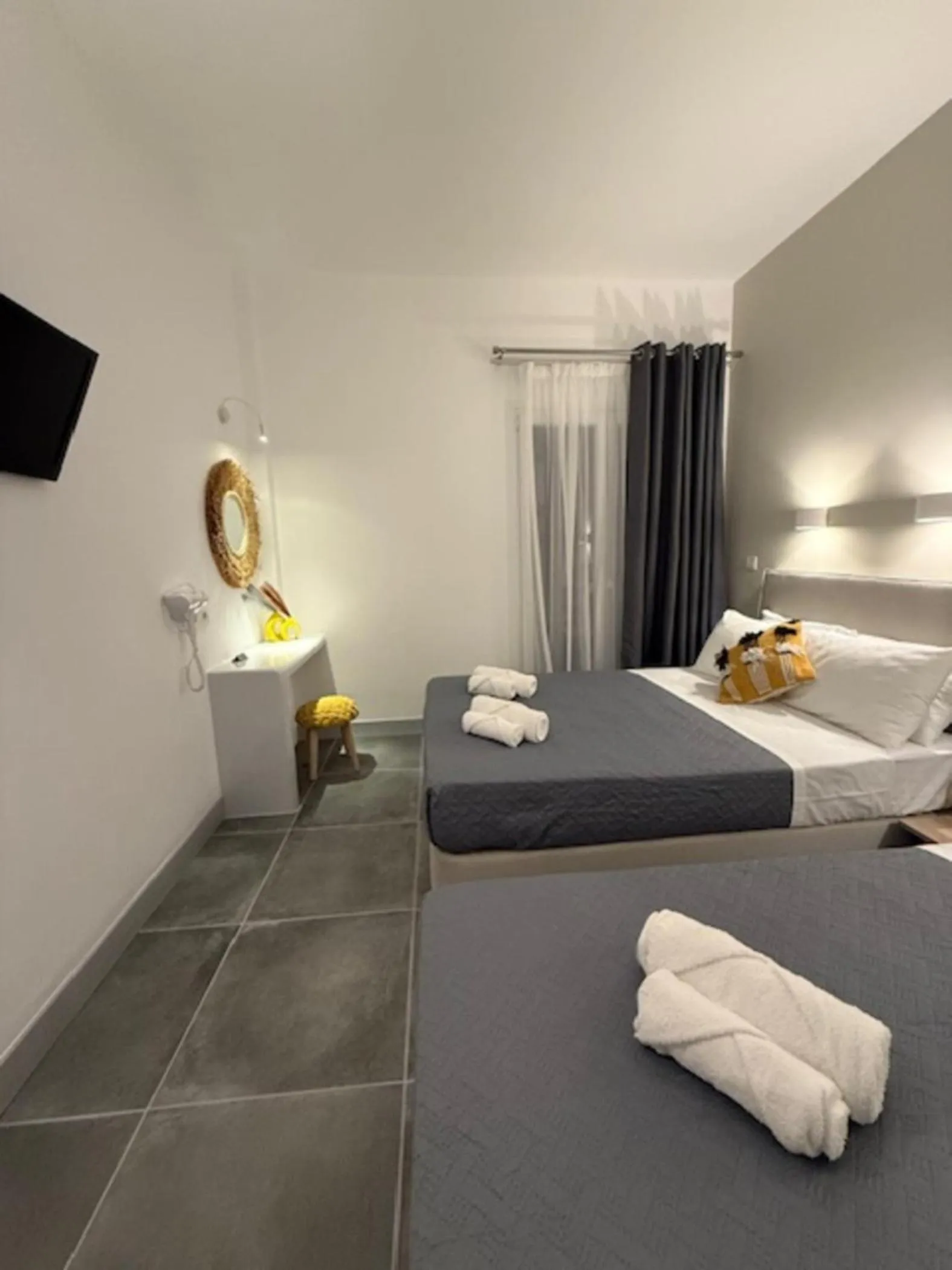 Photo of the whole room, Bed in Dilion Hotel