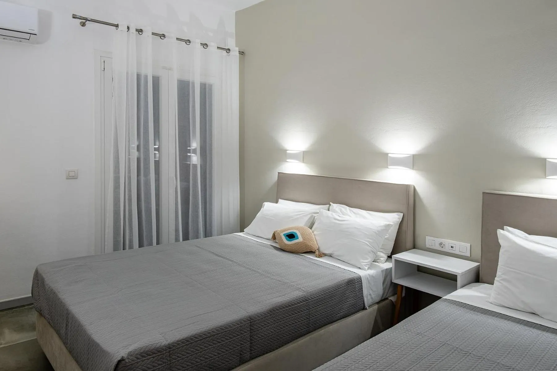 Photo of the whole room, Bed in Dilion Hotel