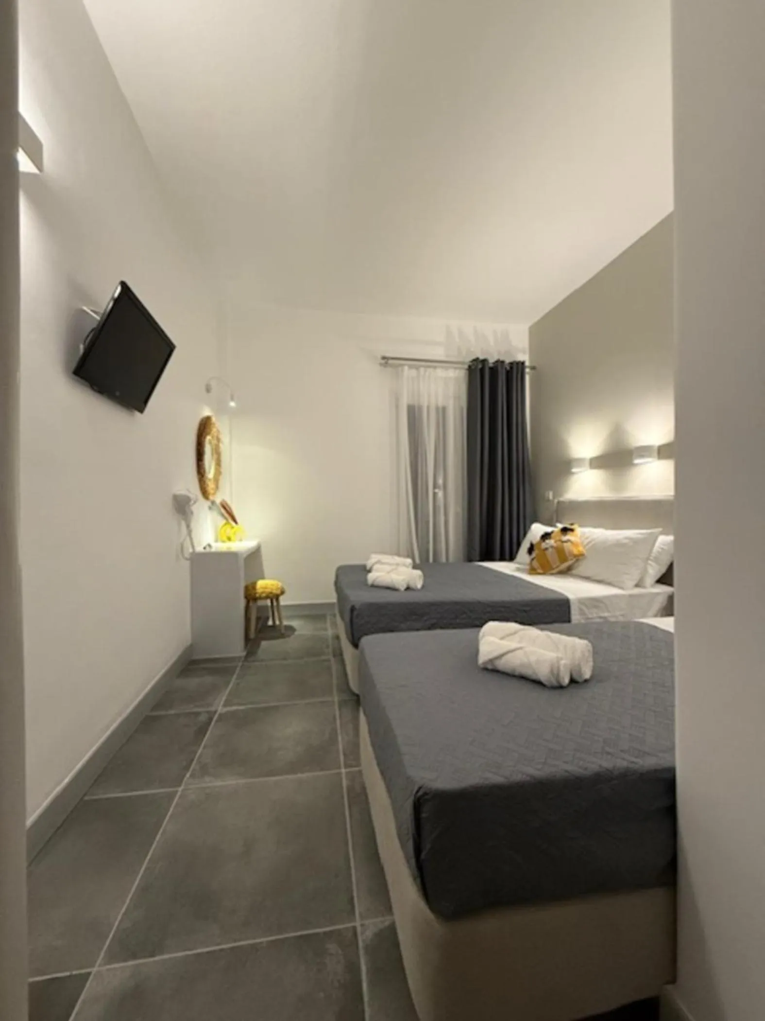 Photo of the whole room, Bed in Dilion Hotel