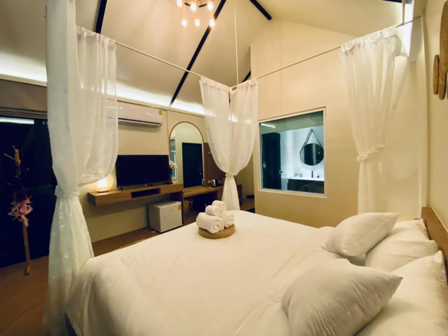 Bed in Baan Nai Baan Nok Resort