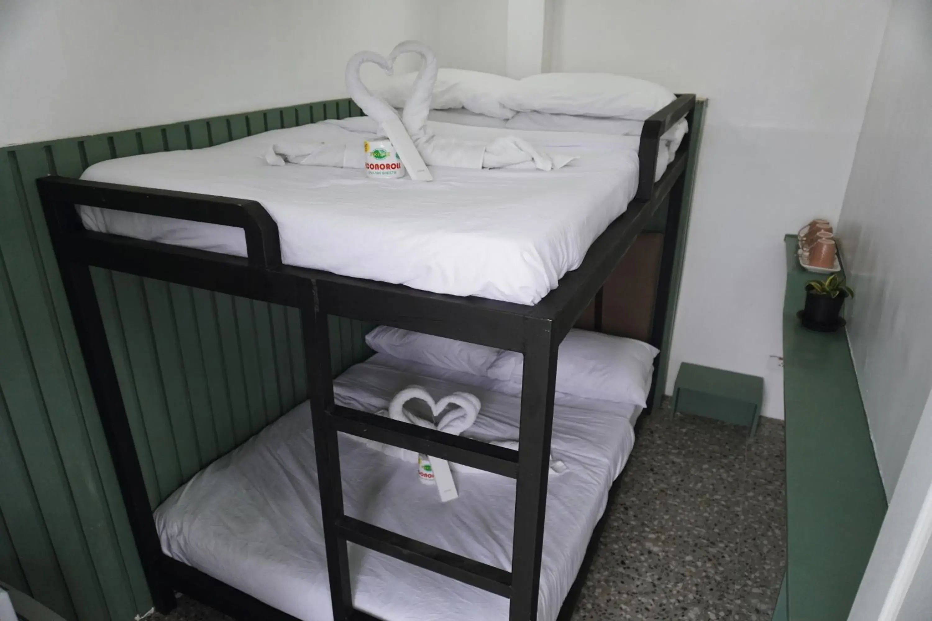 Mixed Dormitory Room in Cebu Backpackers Hostel Mixed Dormitory Room in Cebu Backpackers Hostel