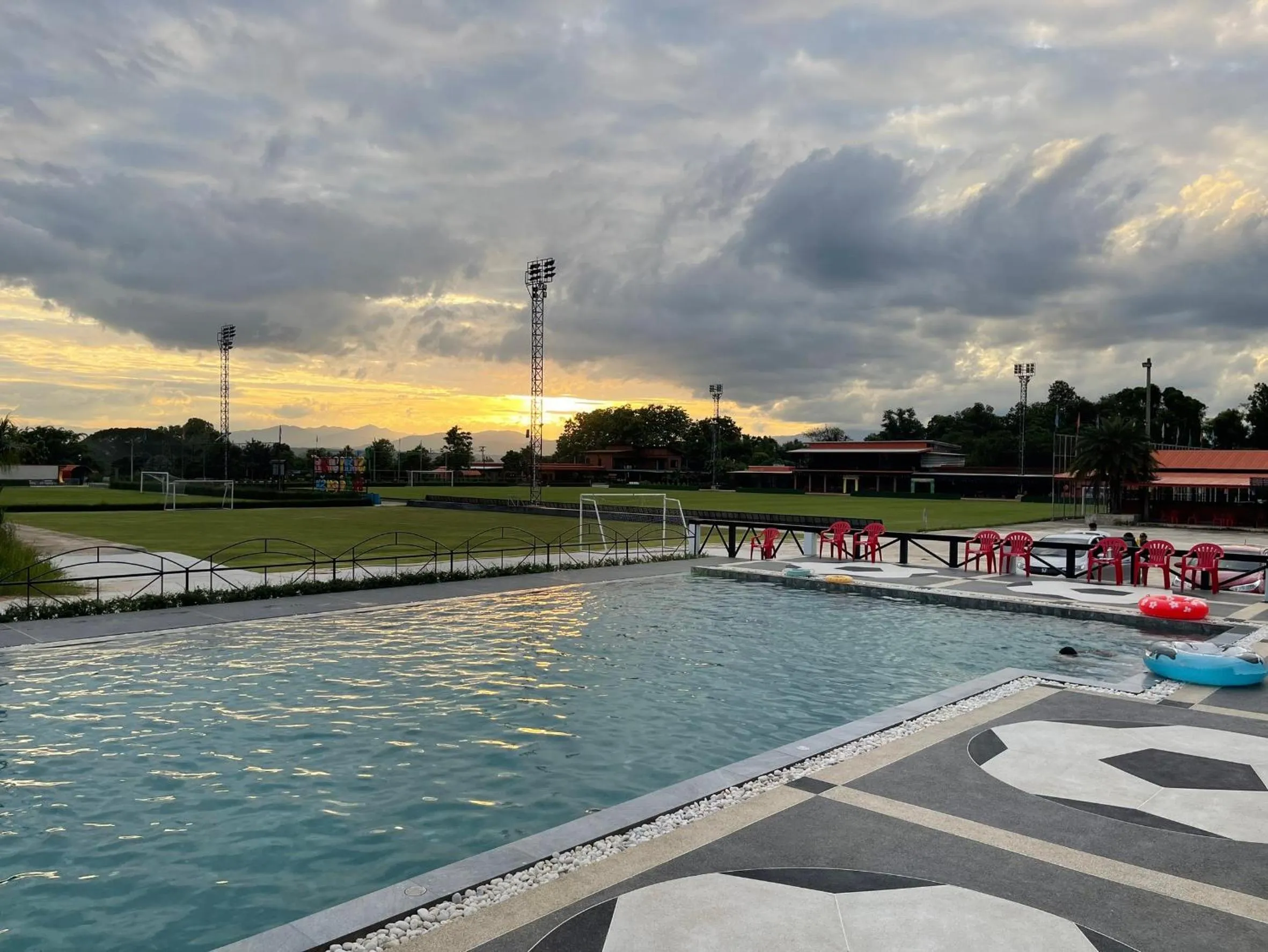 Swimming pool in Yaowarate Sport Club and Resort ไร่เยาวเรศ