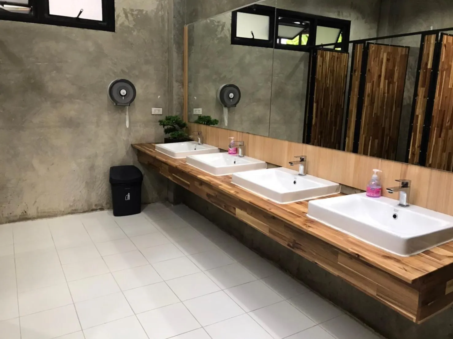 Bathroom in Yaowarate Sport Club and Resort ไร่เยาวเรศ