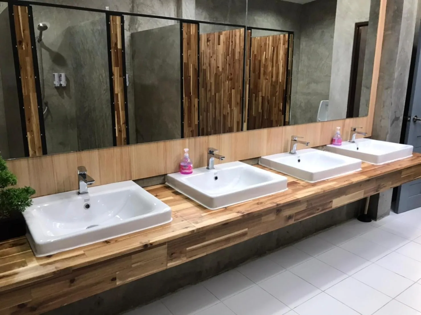 Bathroom in Yaowarate Sport Club and Resort ไร่เยาวเรศ