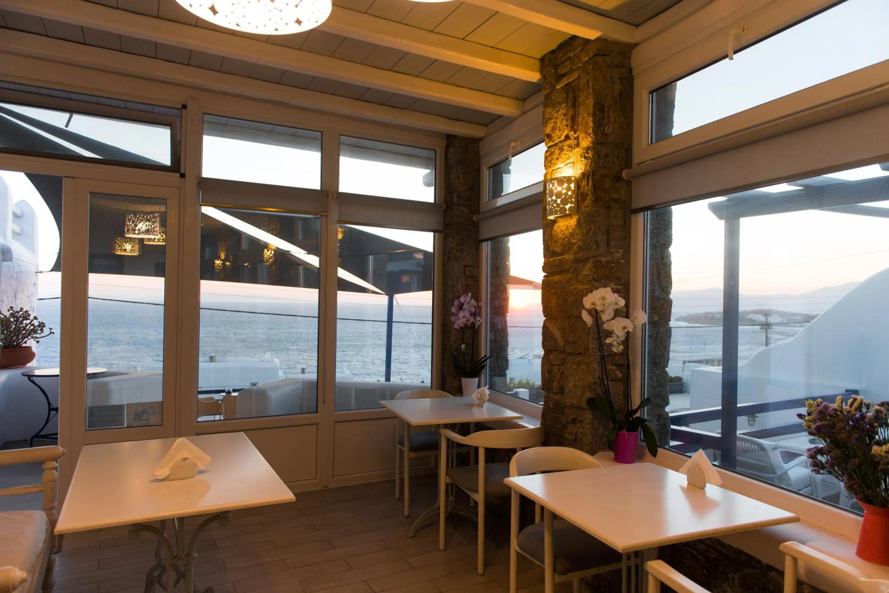 Restaurant/places to eat in Hotel Spanelis