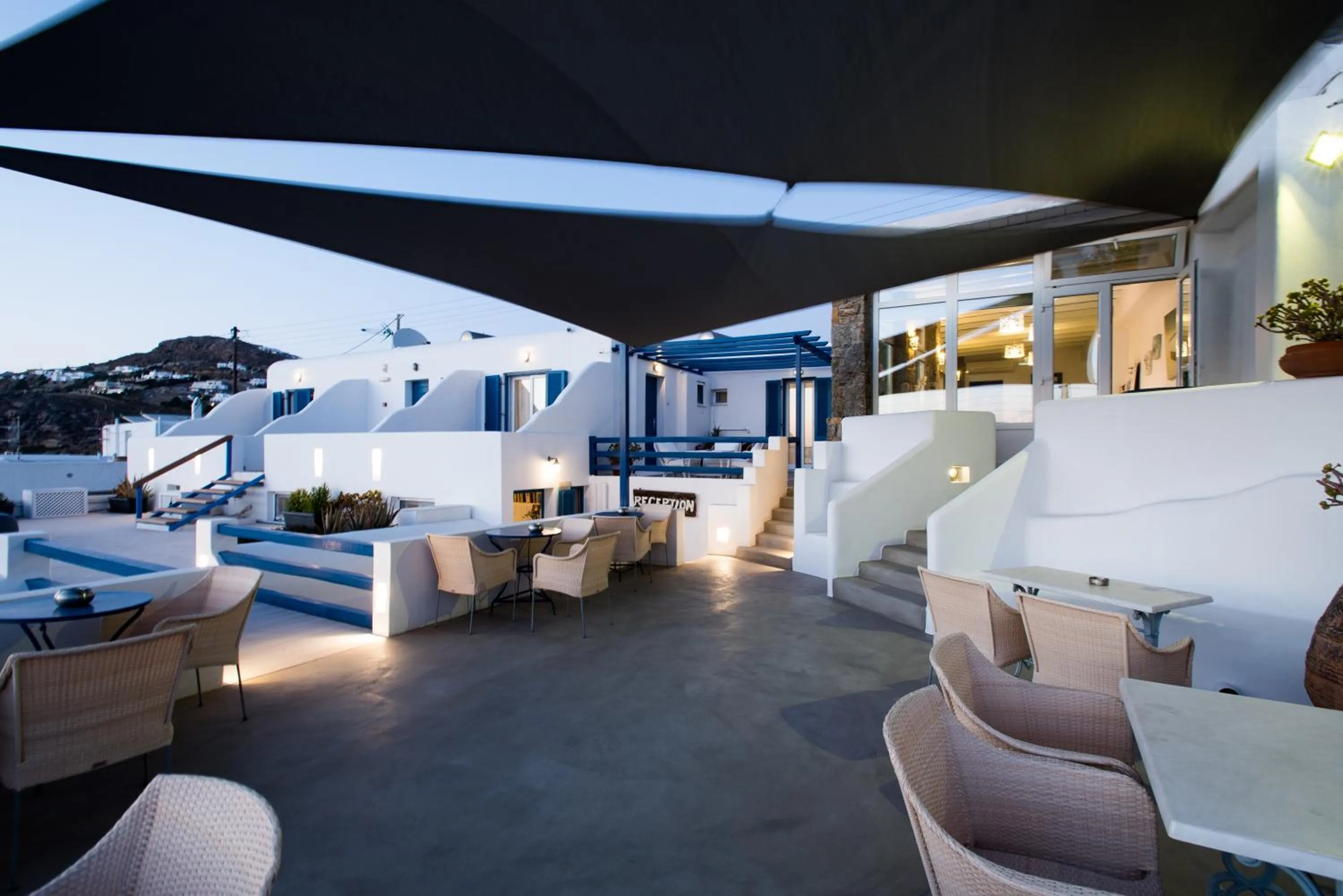 Night in Hotel Spanelis