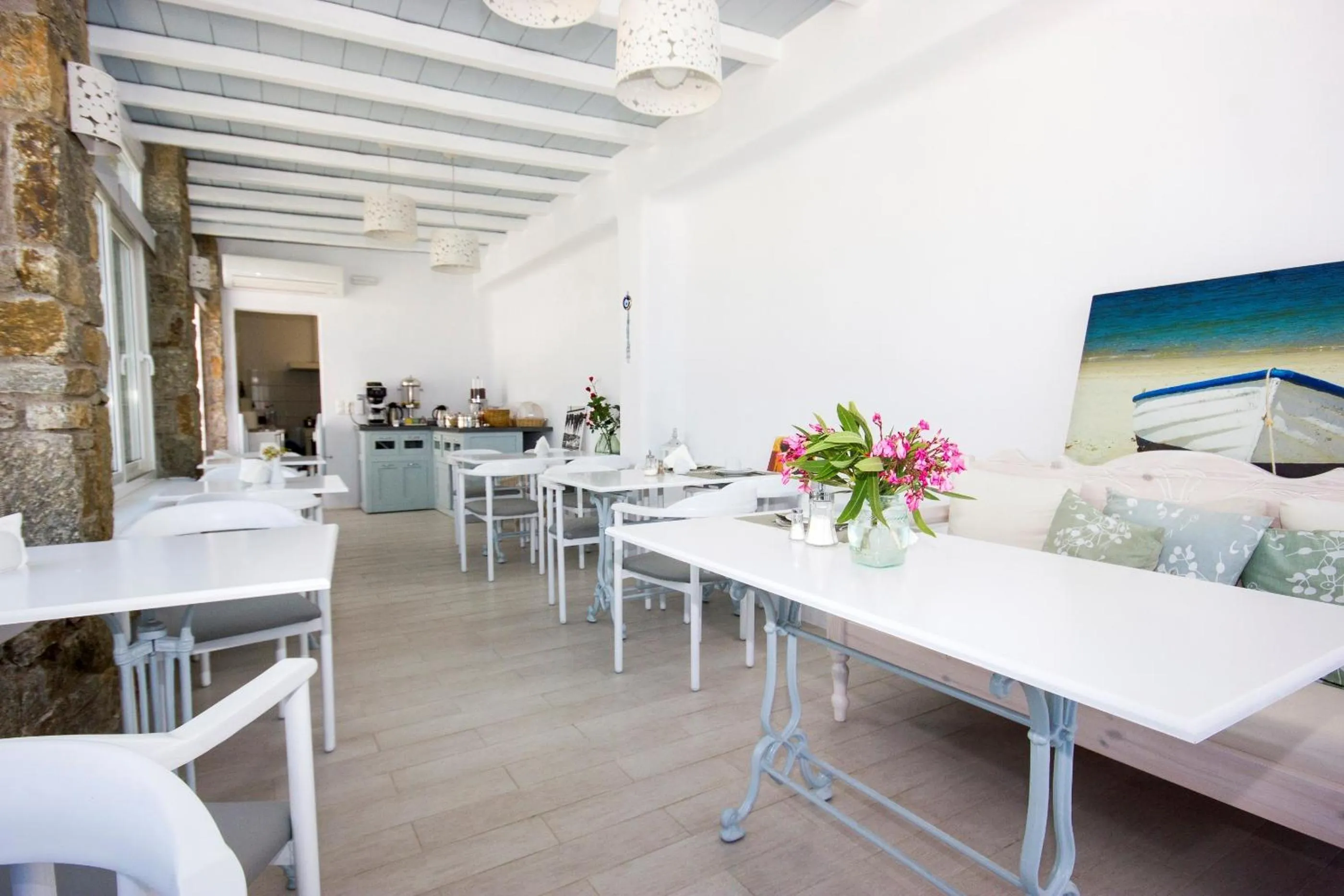 Restaurant/places to eat in Hotel Spanelis