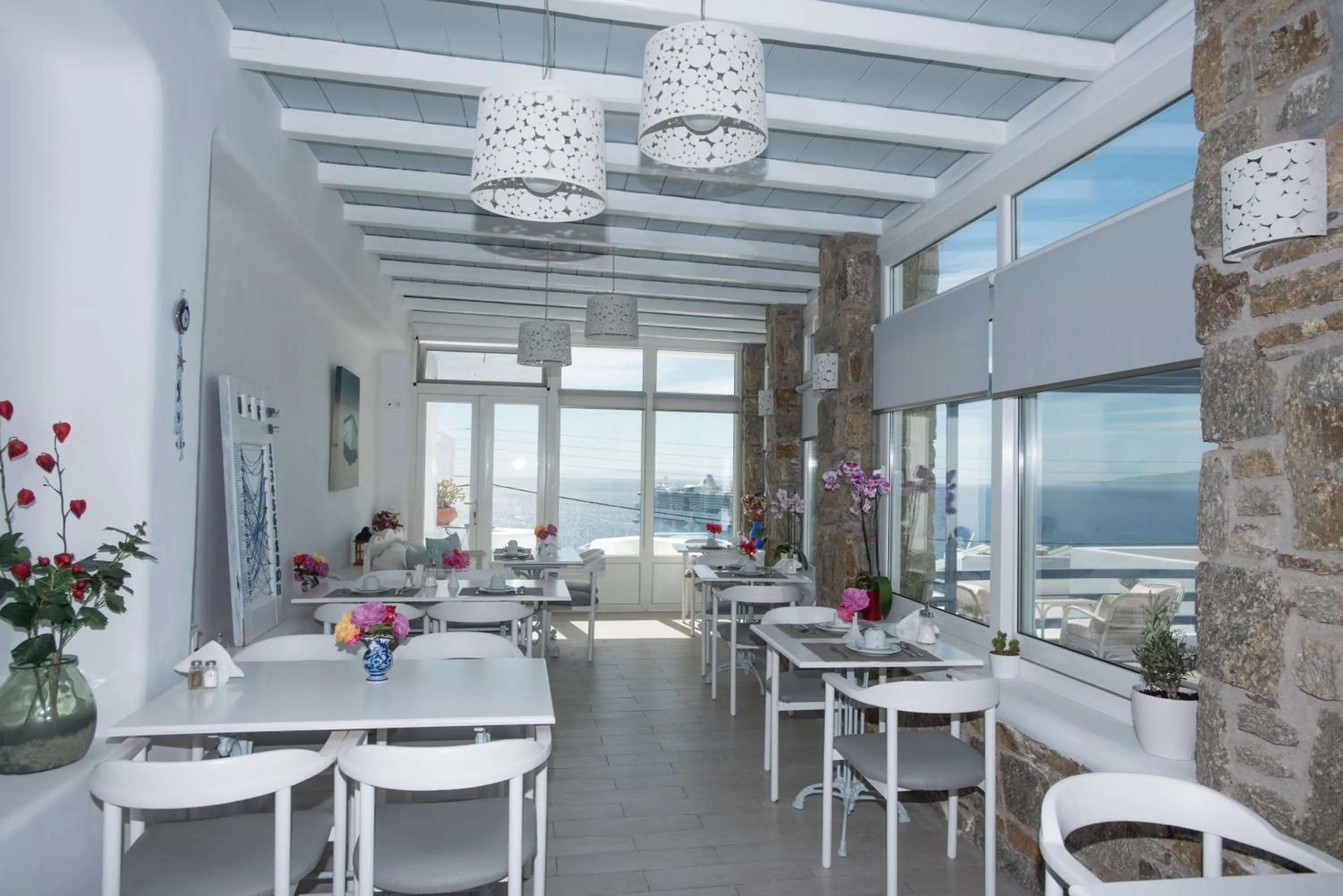 Restaurant/places to eat in Hotel Spanelis