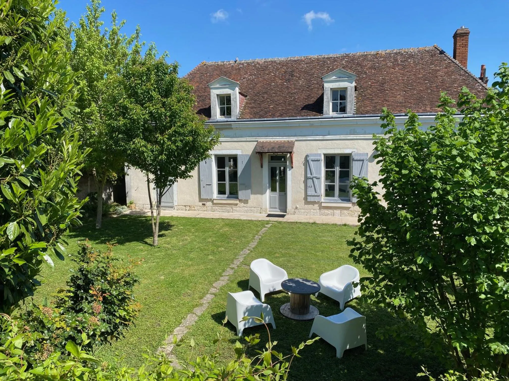 Spring in Clos des Chardons - Le Jardin