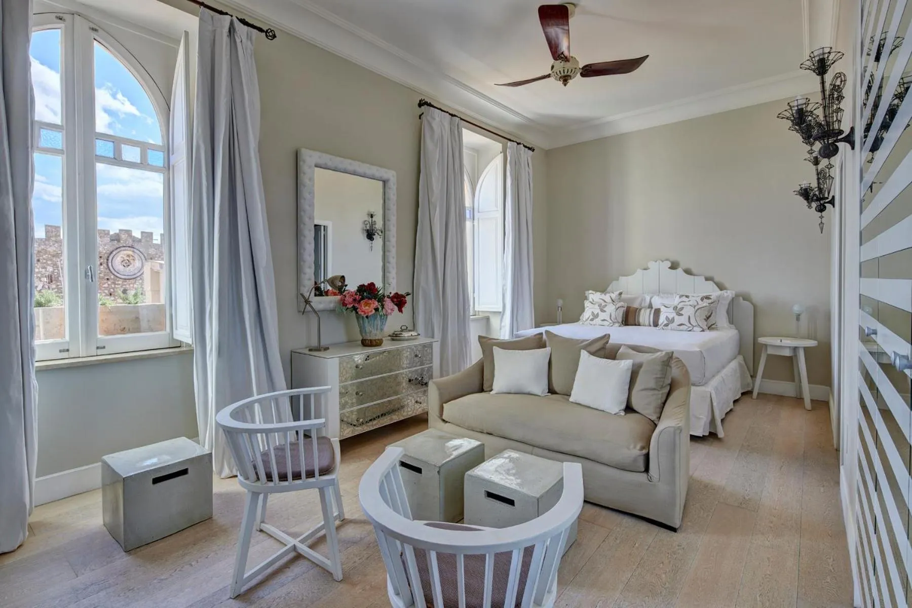 Photo of the whole room, Bed in El Jebel