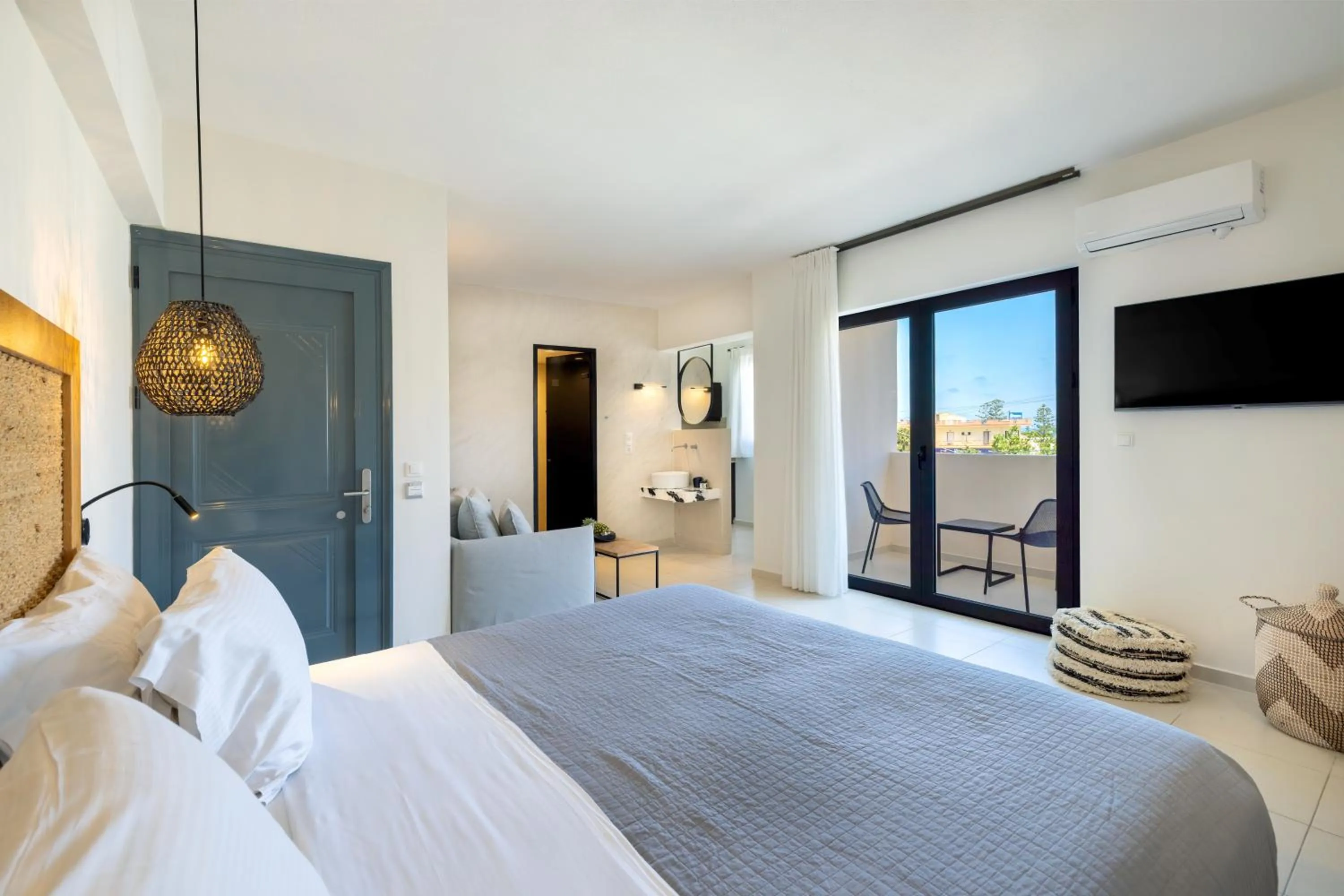 Living room, Bed in La Stella Suites