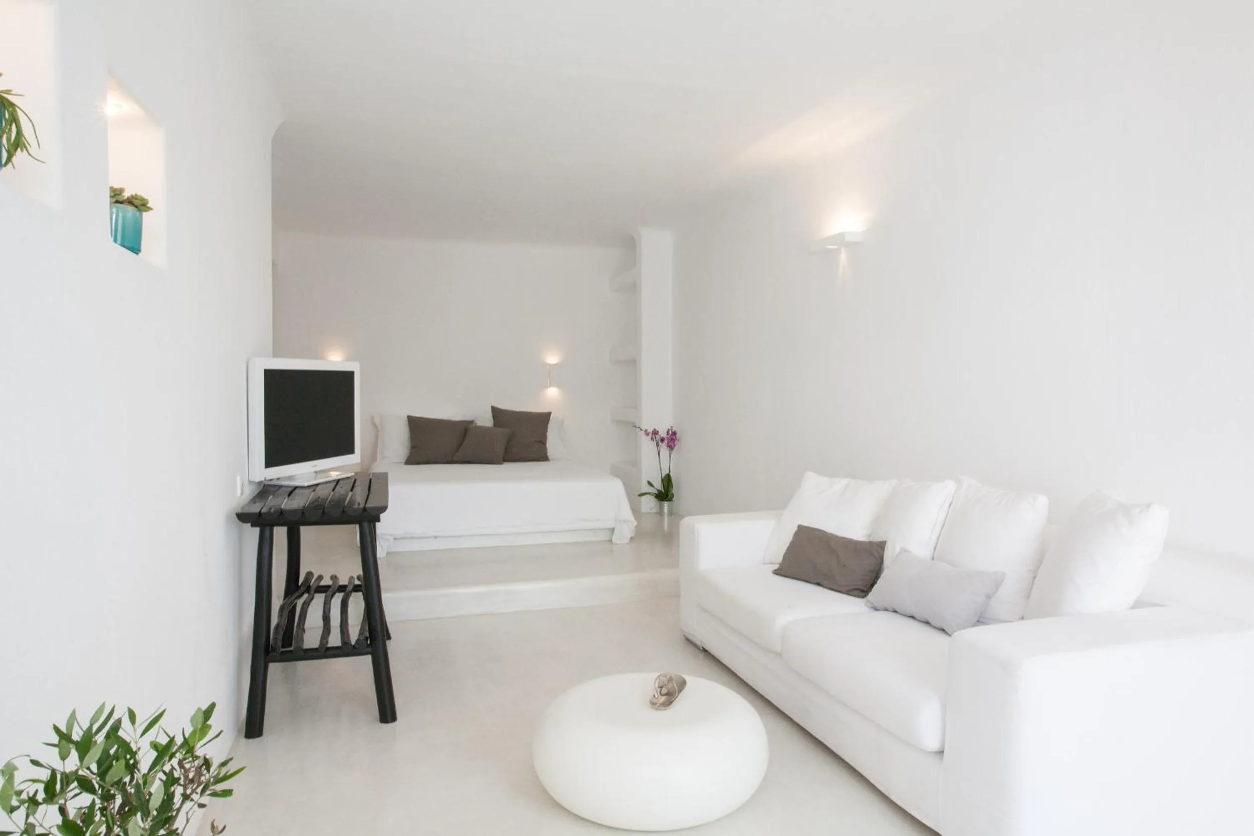 Photo of the whole room, Bed in Ostraco Suites