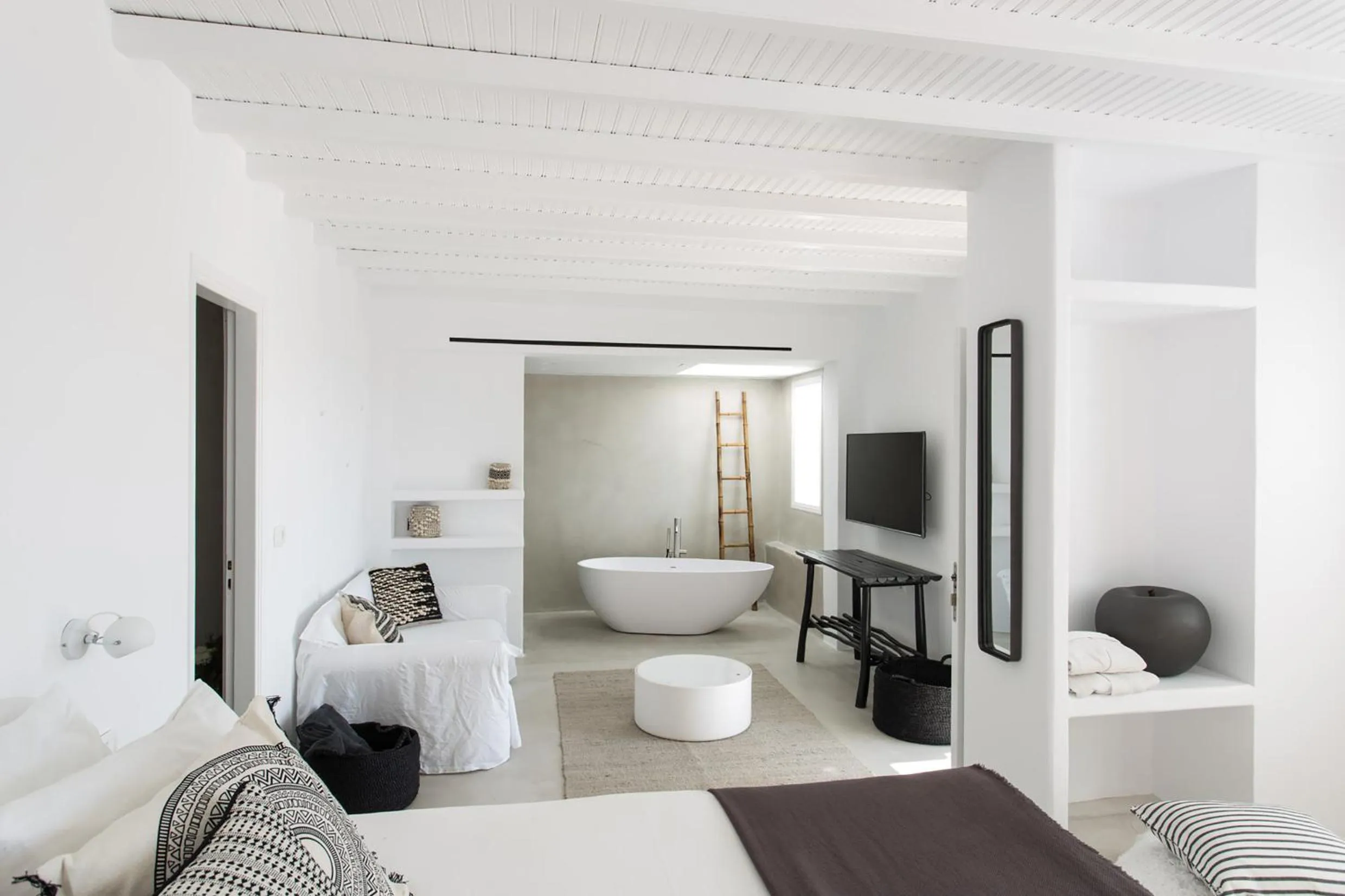 Living room, Bed in Ostraco Suites