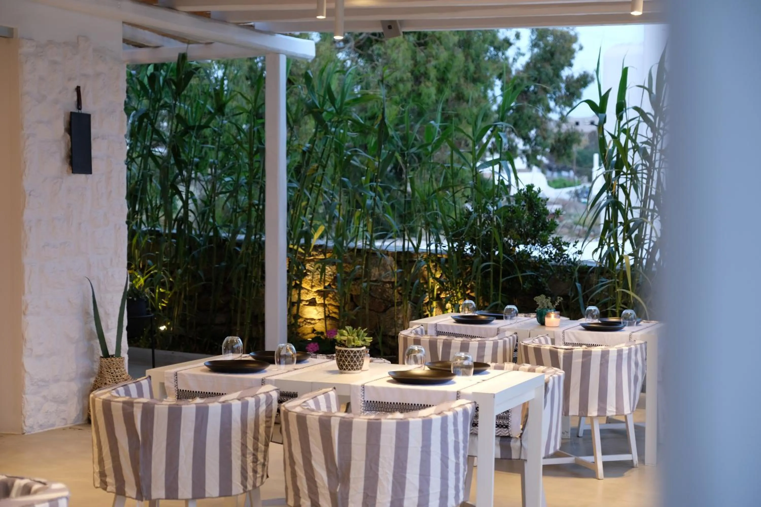 Restaurant/places to eat in Ostraco Suites