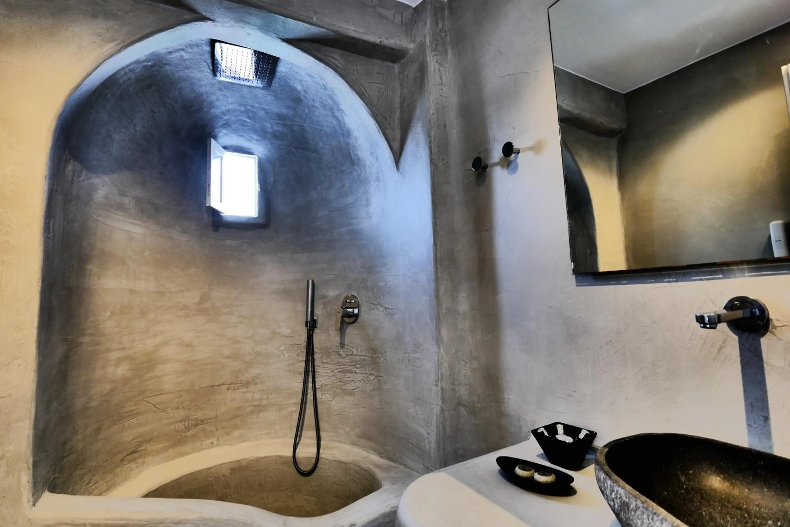 Bathroom in Ostraco Suites