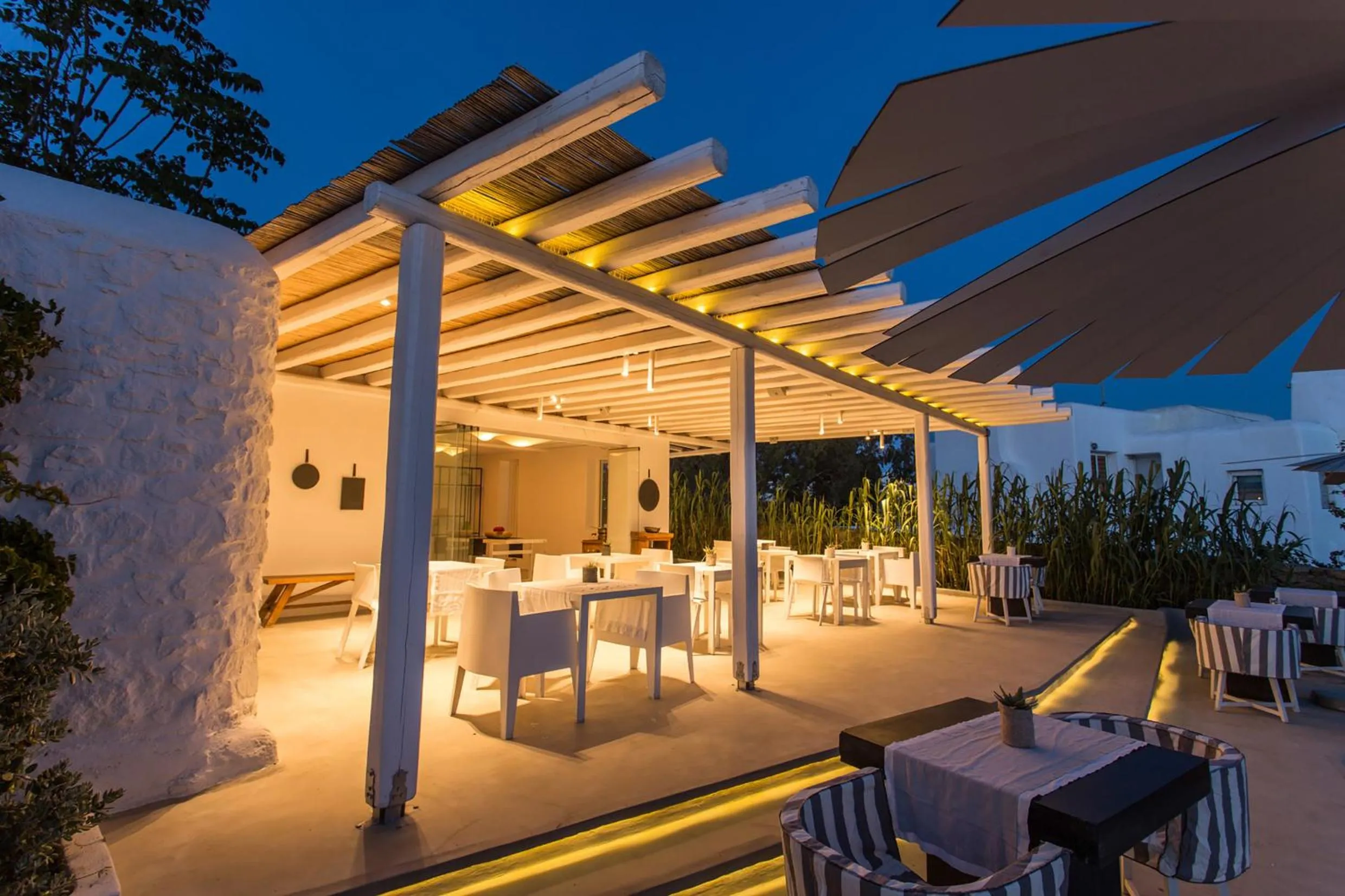 Restaurant/places to eat in Ostraco Suites