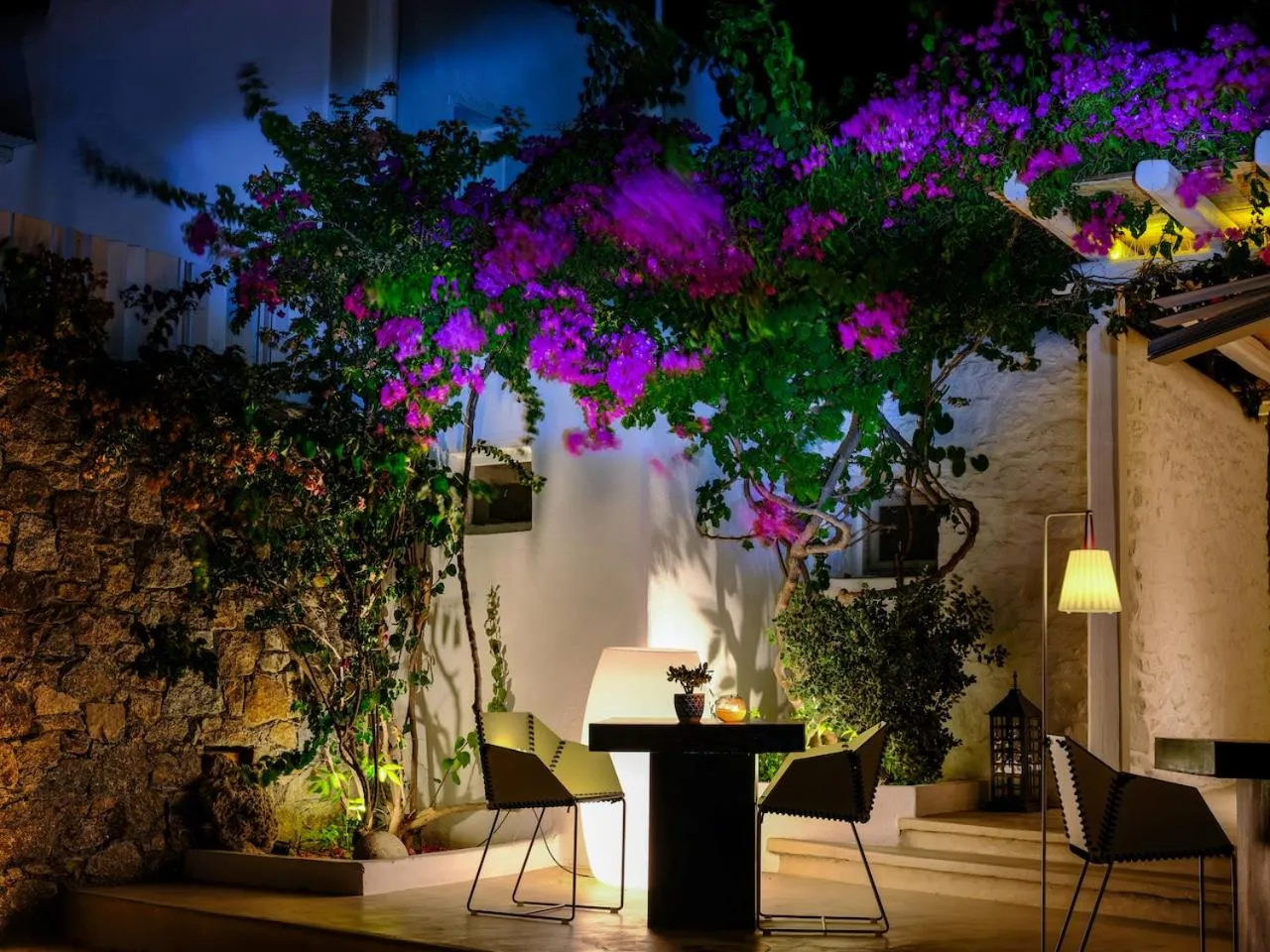 Restaurant/places to eat in Ostraco Suites