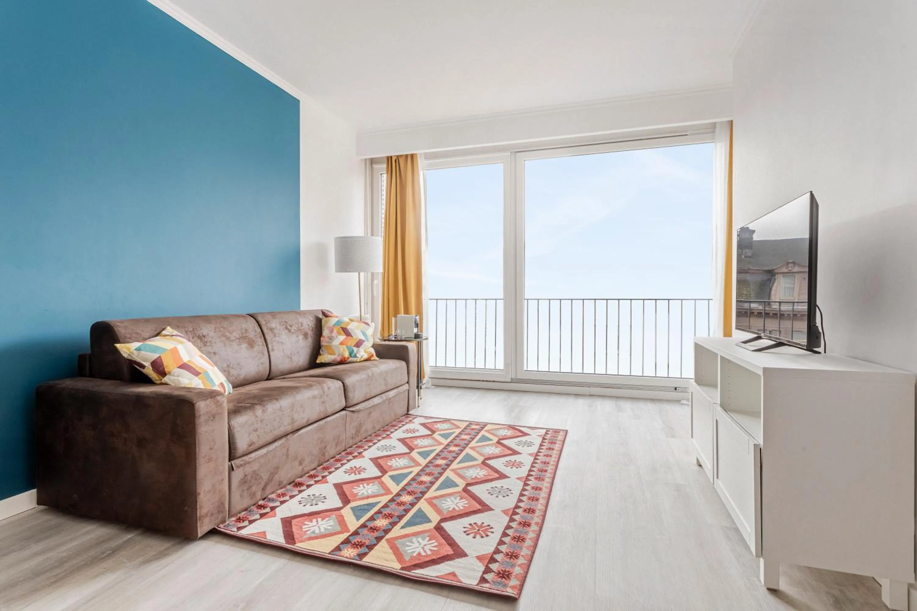 Living room in Center of Antwerp, Fully Equipped, Train Station