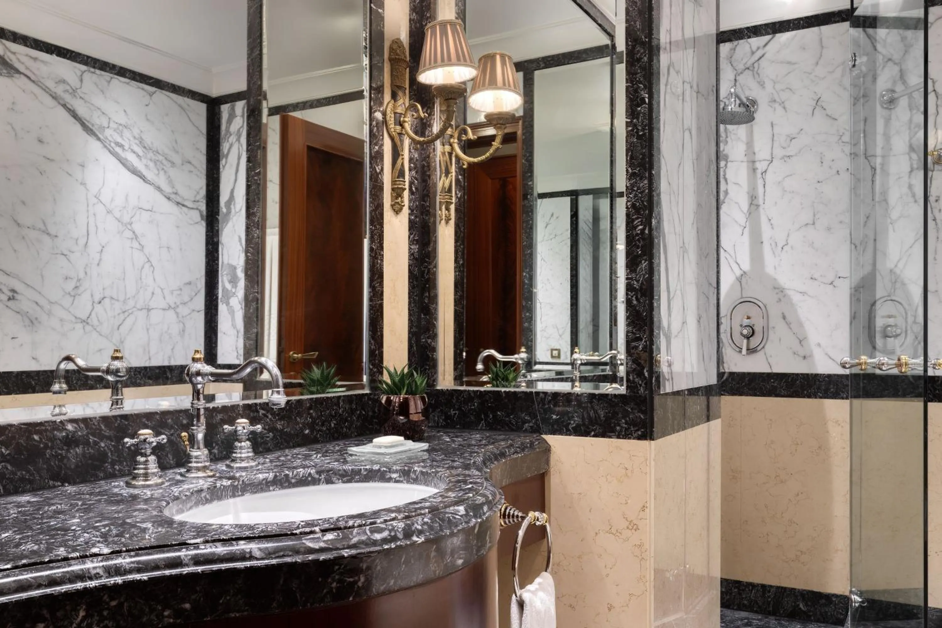 Bathroom in Hotel Grande Bretagne, a Luxury Collection Hotel, Athens
