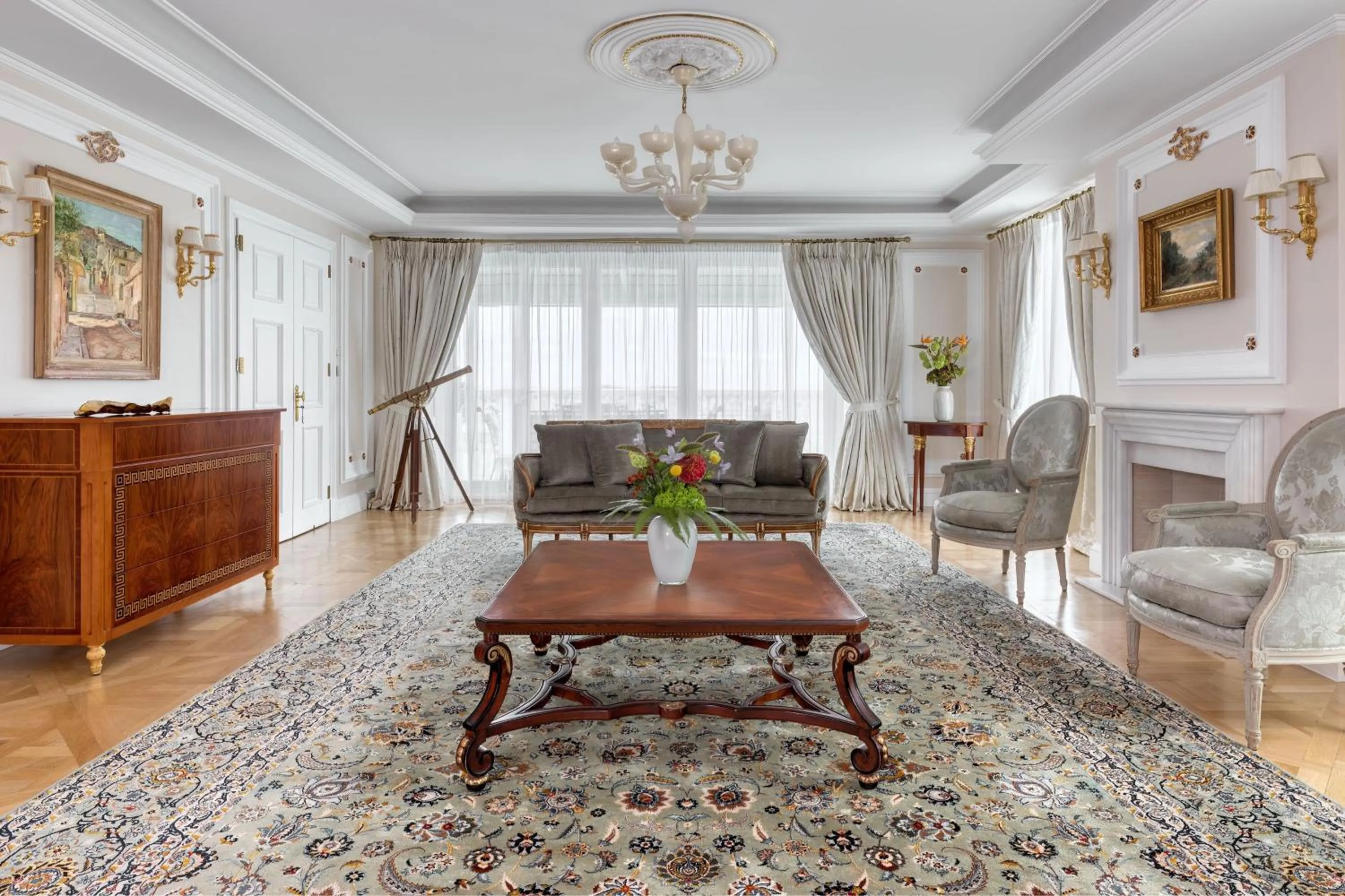 Living room in Hotel Grande Bretagne, a Luxury Collection Hotel, Athens