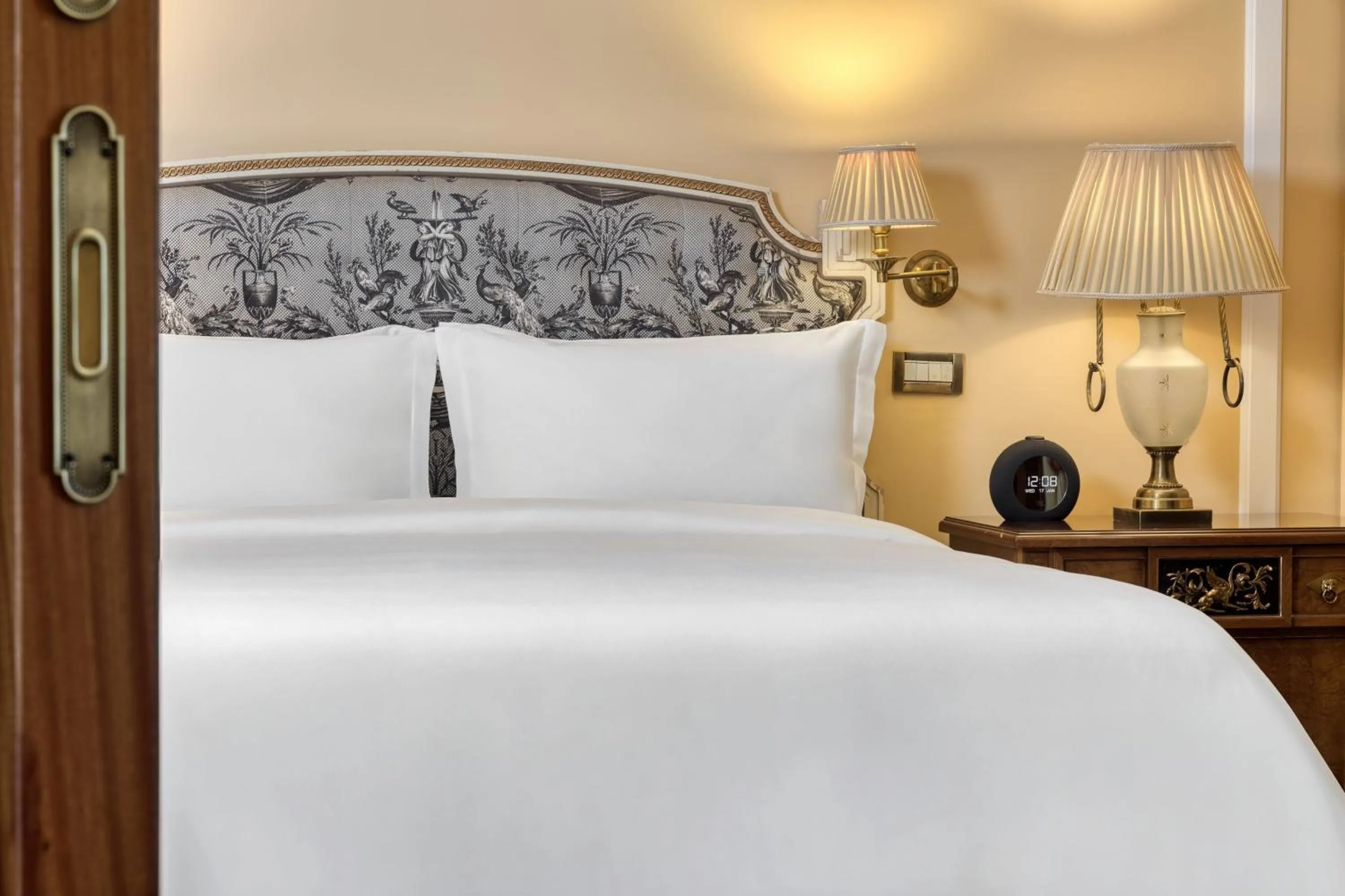 Bedroom, Bed in Hotel Grande Bretagne, a Luxury Collection Hotel, Athens