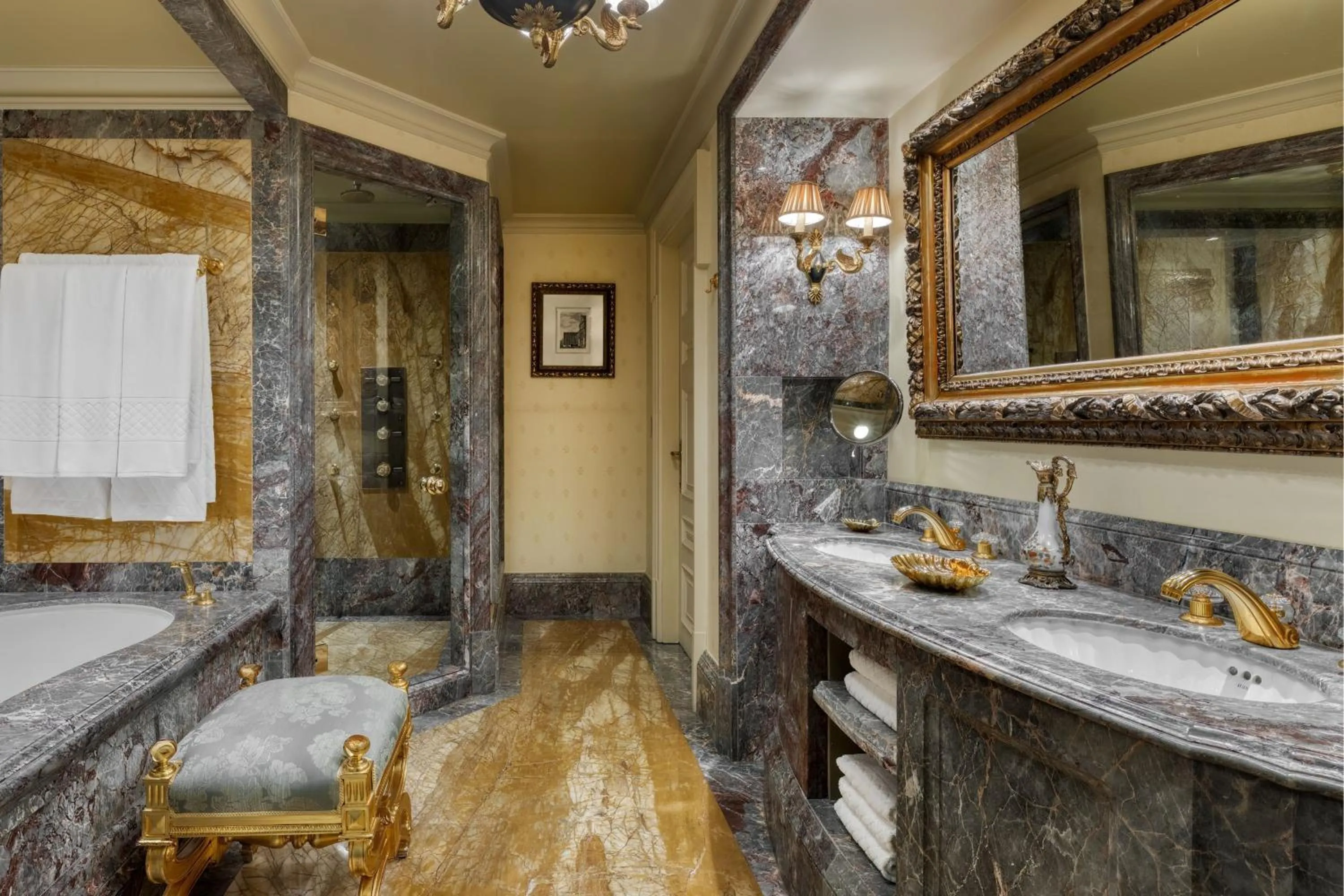 Bathroom in Hotel Grande Bretagne, a Luxury Collection Hotel, Athens
