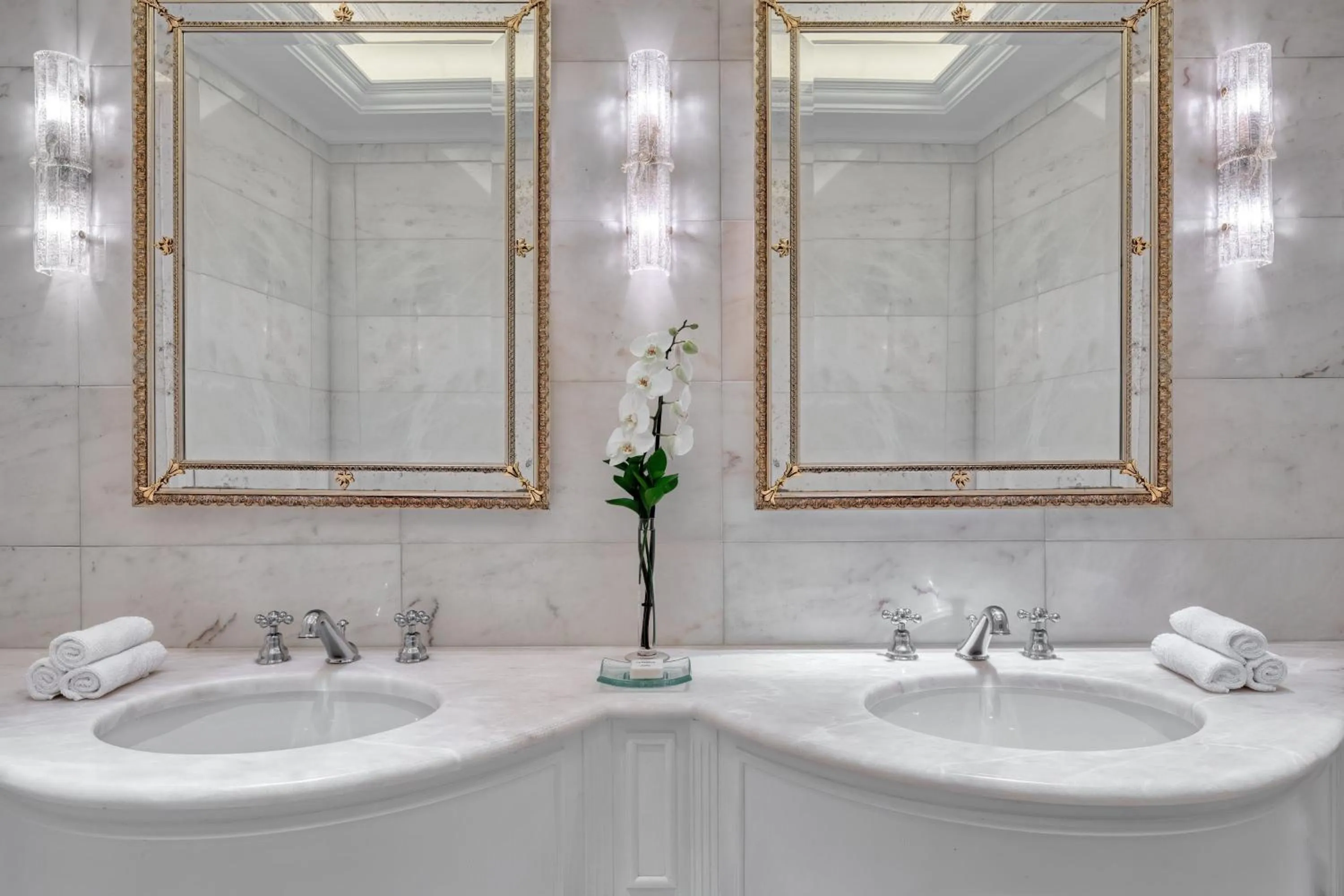 Bathroom in Hotel Grande Bretagne, a Luxury Collection Hotel, Athens
