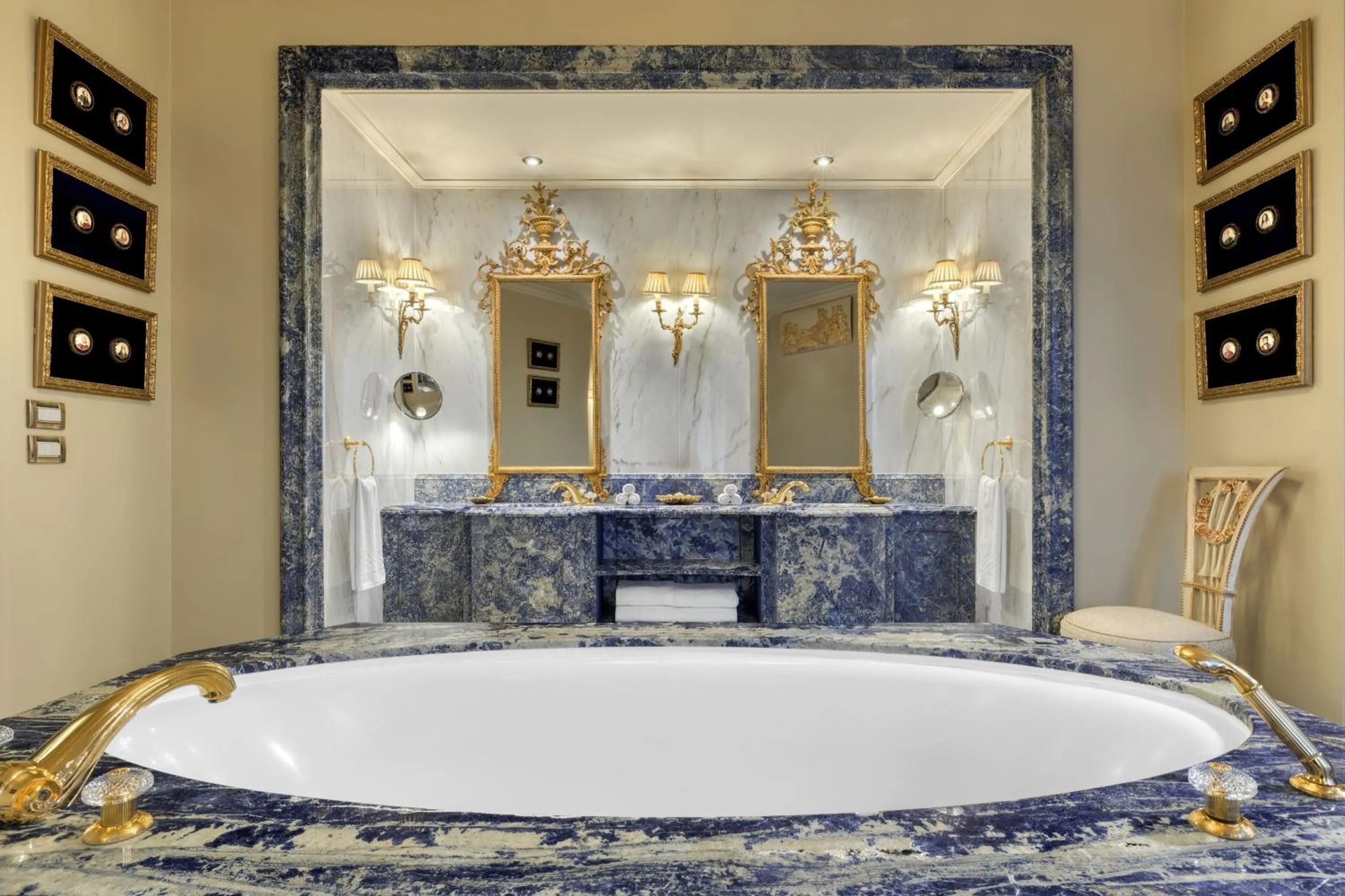 Bathroom in Hotel Grande Bretagne, a Luxury Collection Hotel, Athens