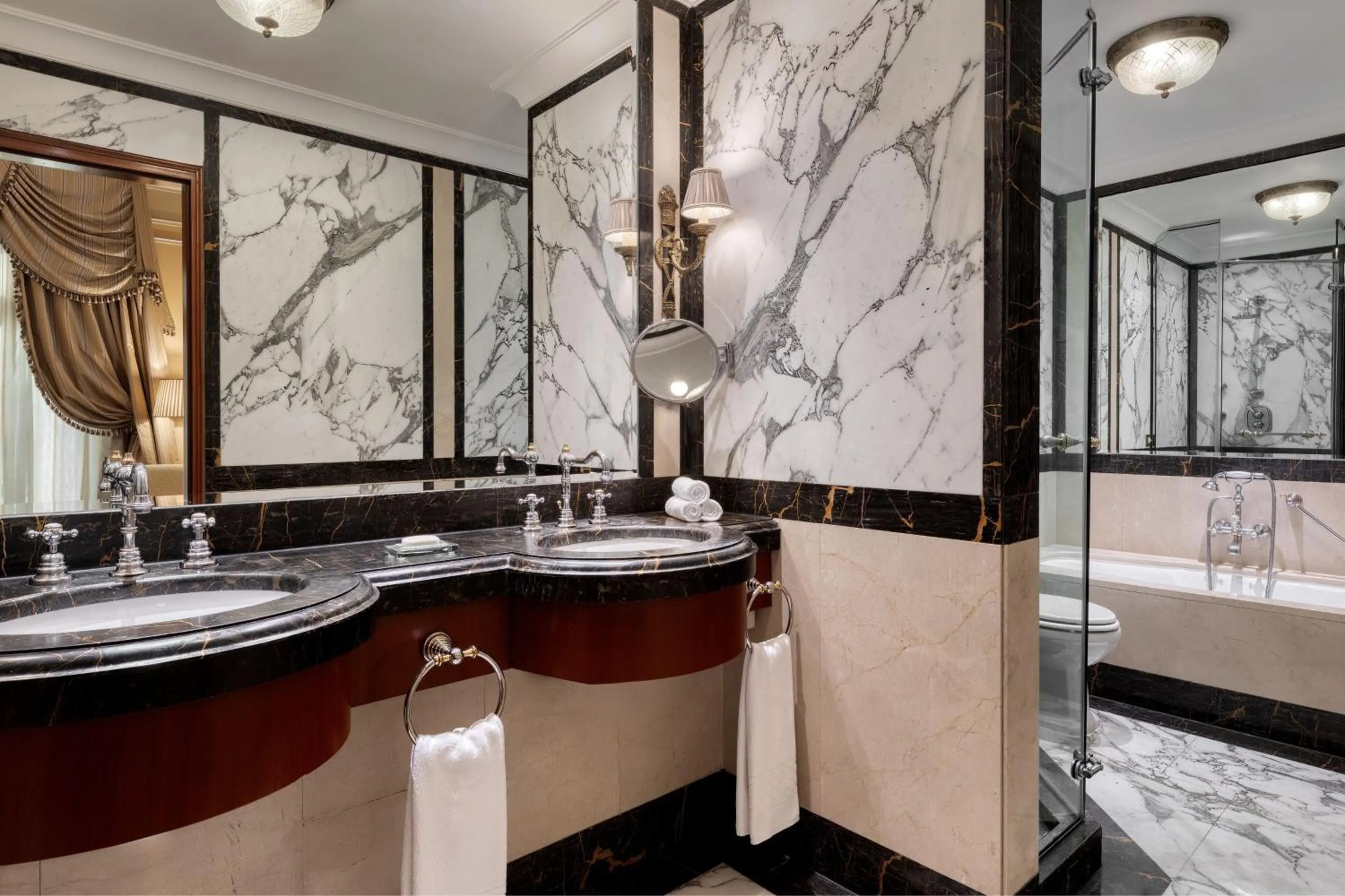 Bathroom in Hotel Grande Bretagne, a Luxury Collection Hotel, Athens