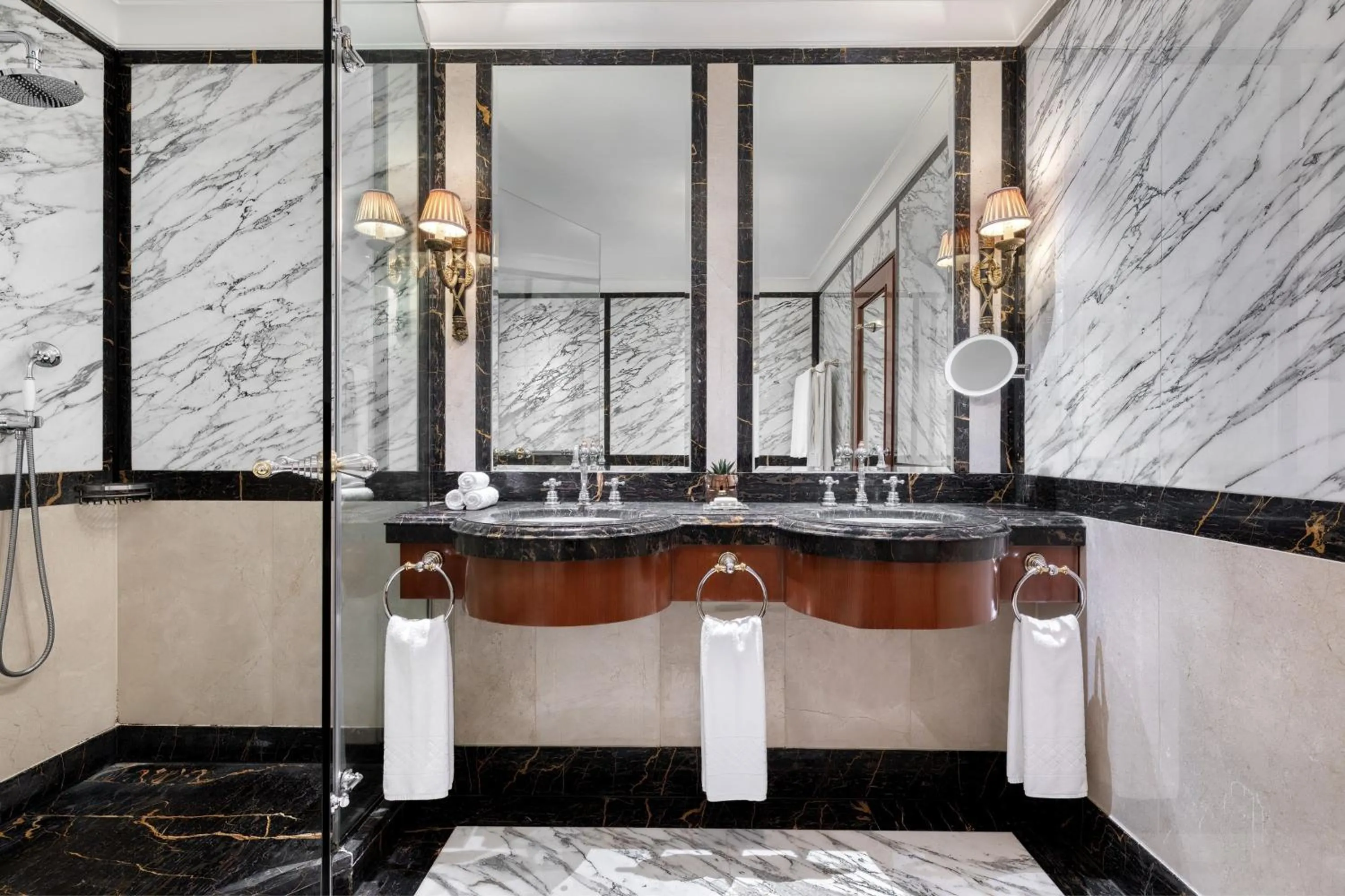 Bathroom in Hotel Grande Bretagne, a Luxury Collection Hotel, Athens