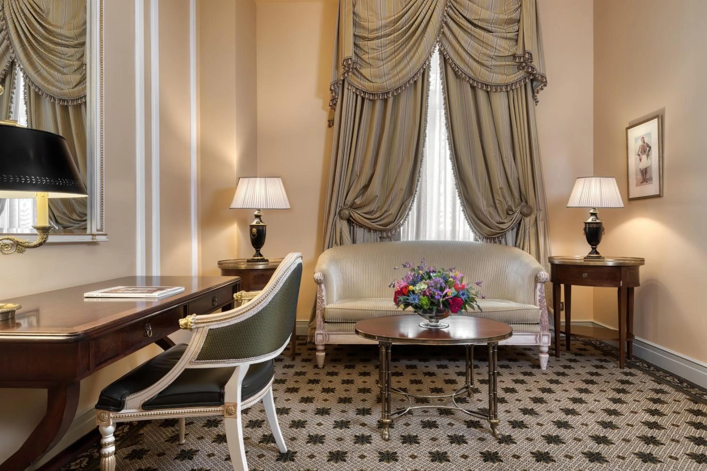 Living room in Hotel Grande Bretagne, a Luxury Collection Hotel, Athens