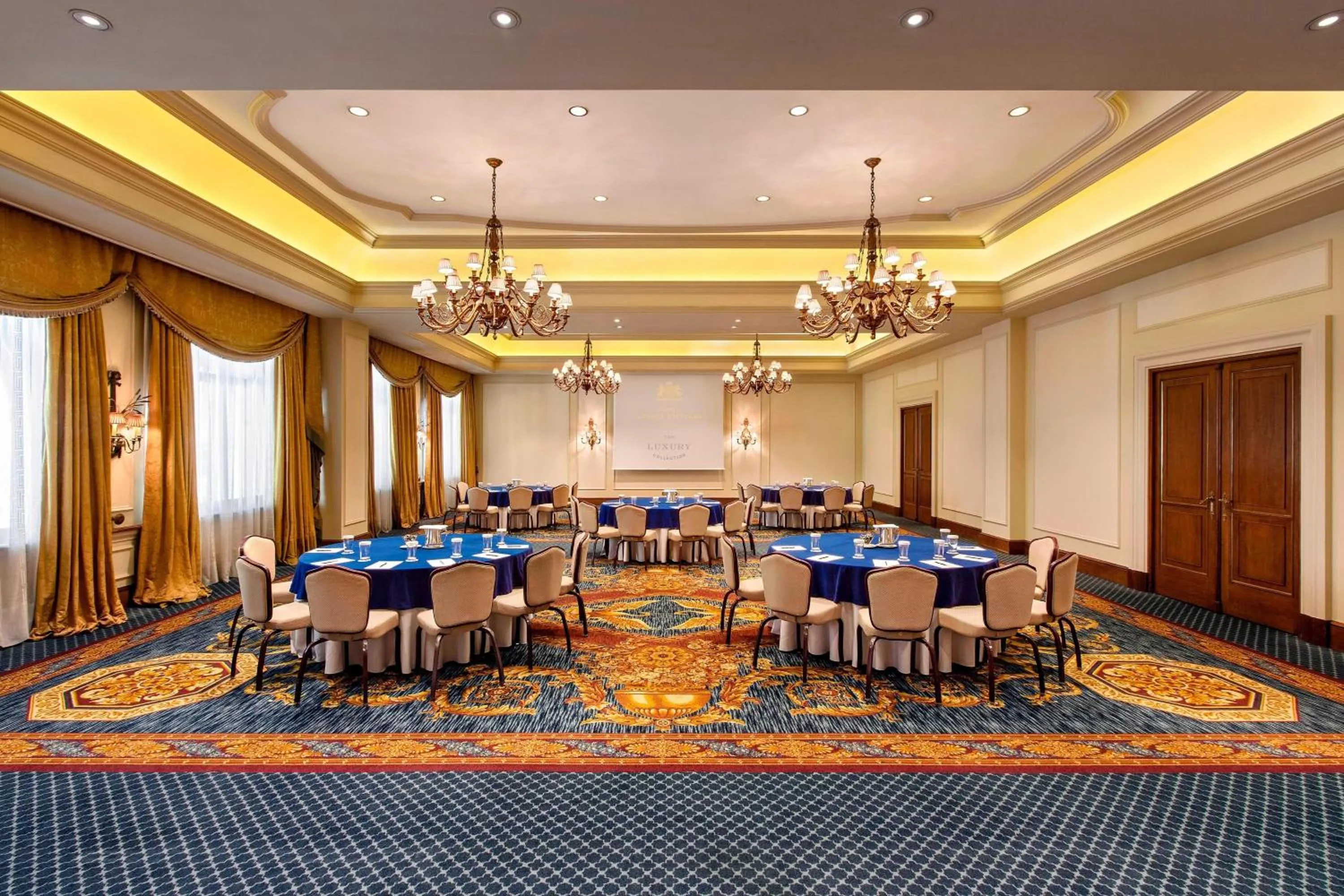 Lounge or bar in Hotel Grande Bretagne, a Luxury Collection Hotel, Athens