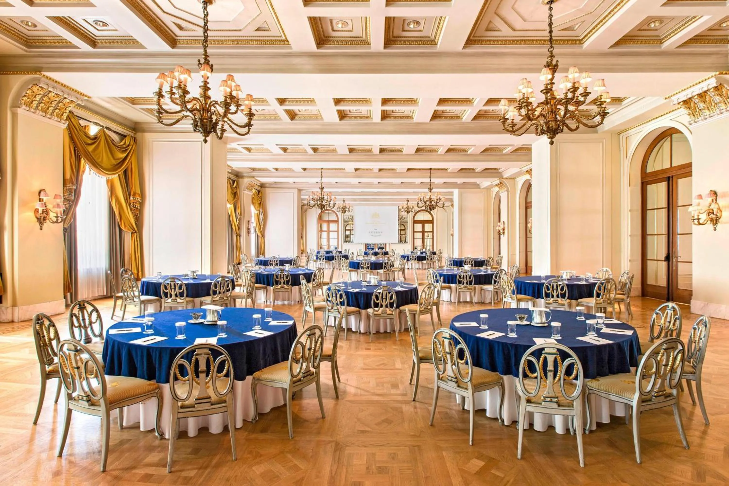 Lounge or bar in Hotel Grande Bretagne, a Luxury Collection Hotel, Athens