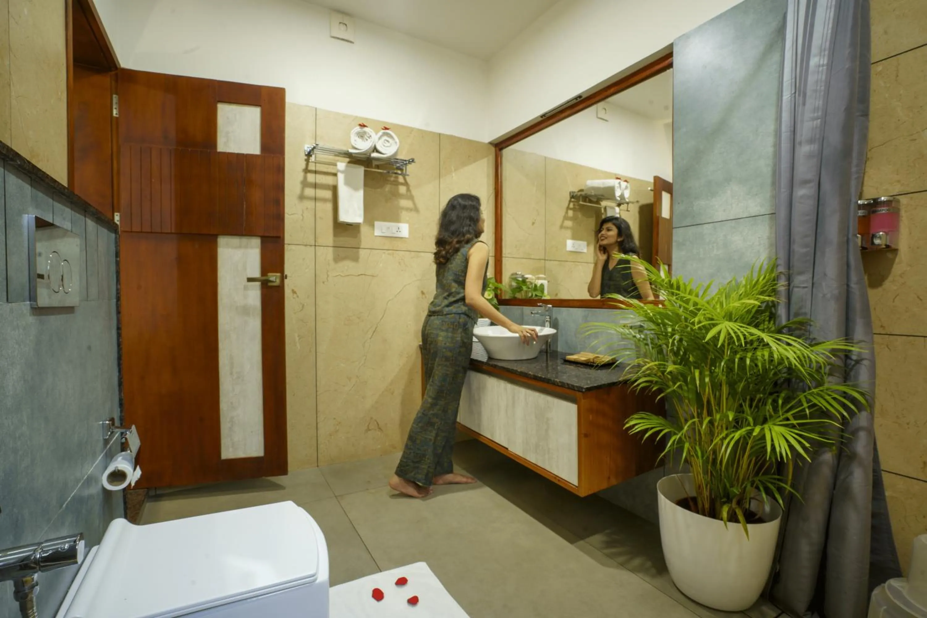 Shower in Crystal Kuruva Nature Resort & Spa