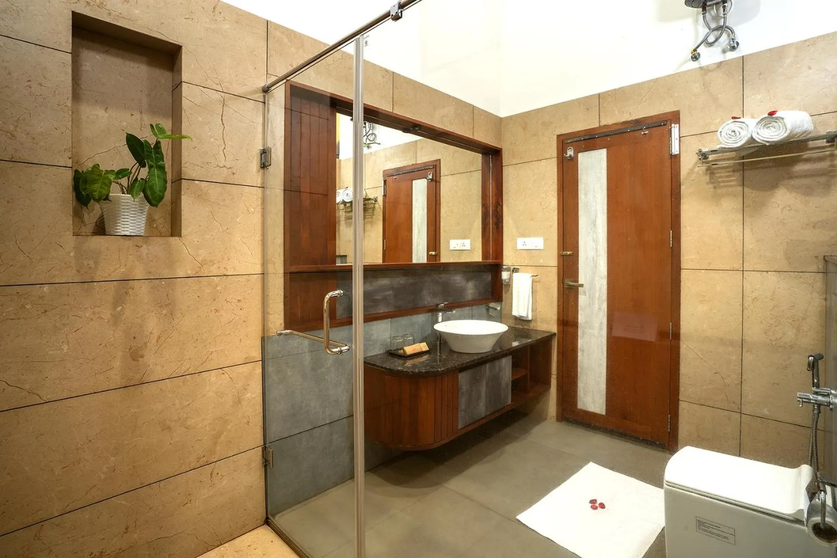 Shower in Crystal Kuruva Nature Resort & Spa