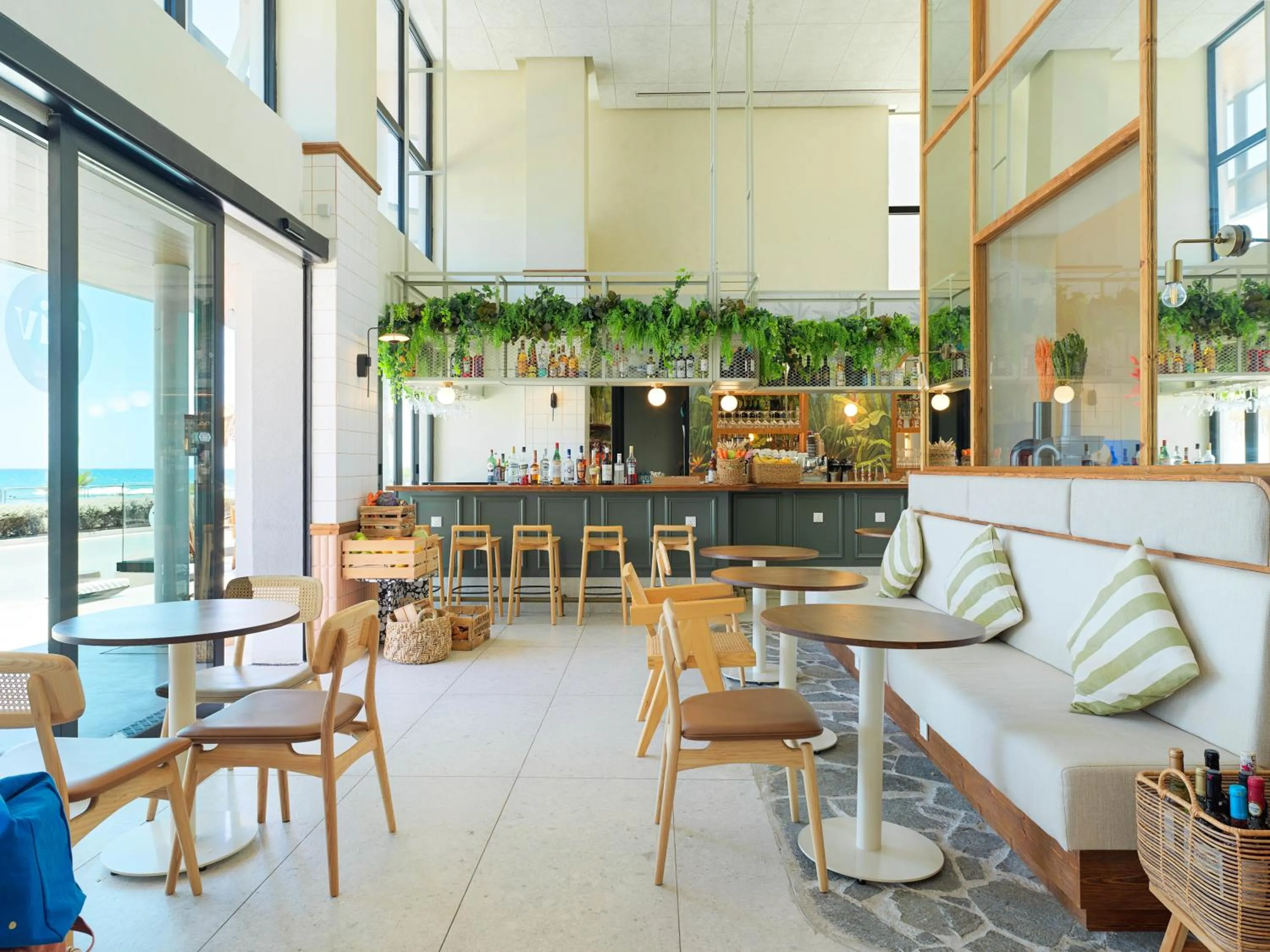 Restaurant/places to eat in LIV Mackenzie Beach Suites Larnaca ADULTS ONLY