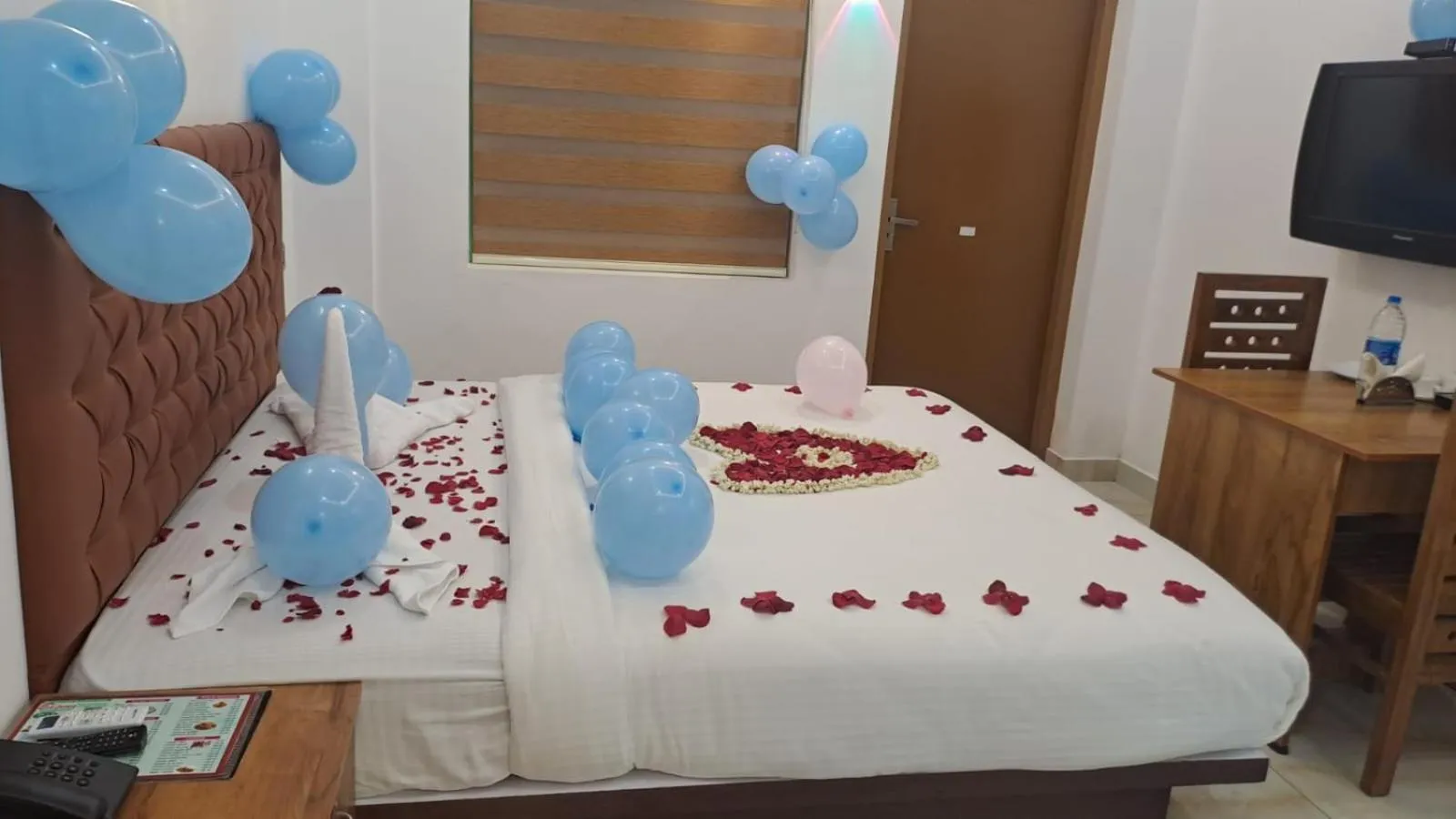 Bed in MARINA SUITES AIRPORT HOTEL