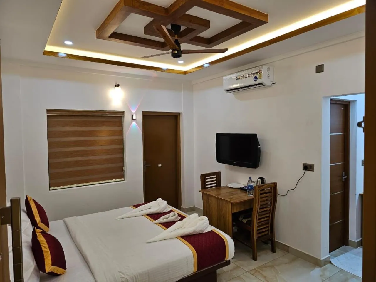 Bed in MARINA SUITES AIRPORT HOTEL