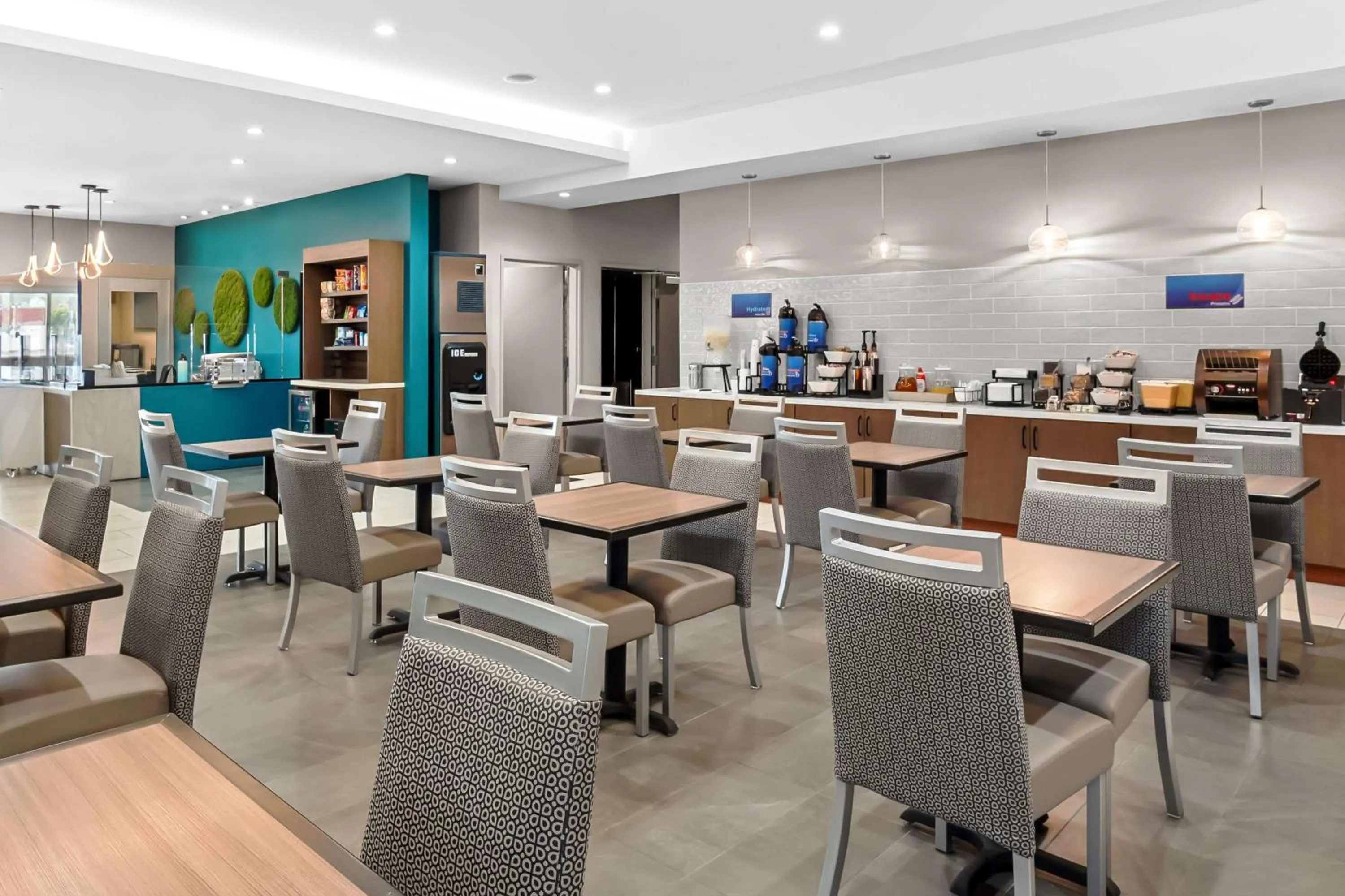 Breakfast in Best Western San Bernardino Hotel