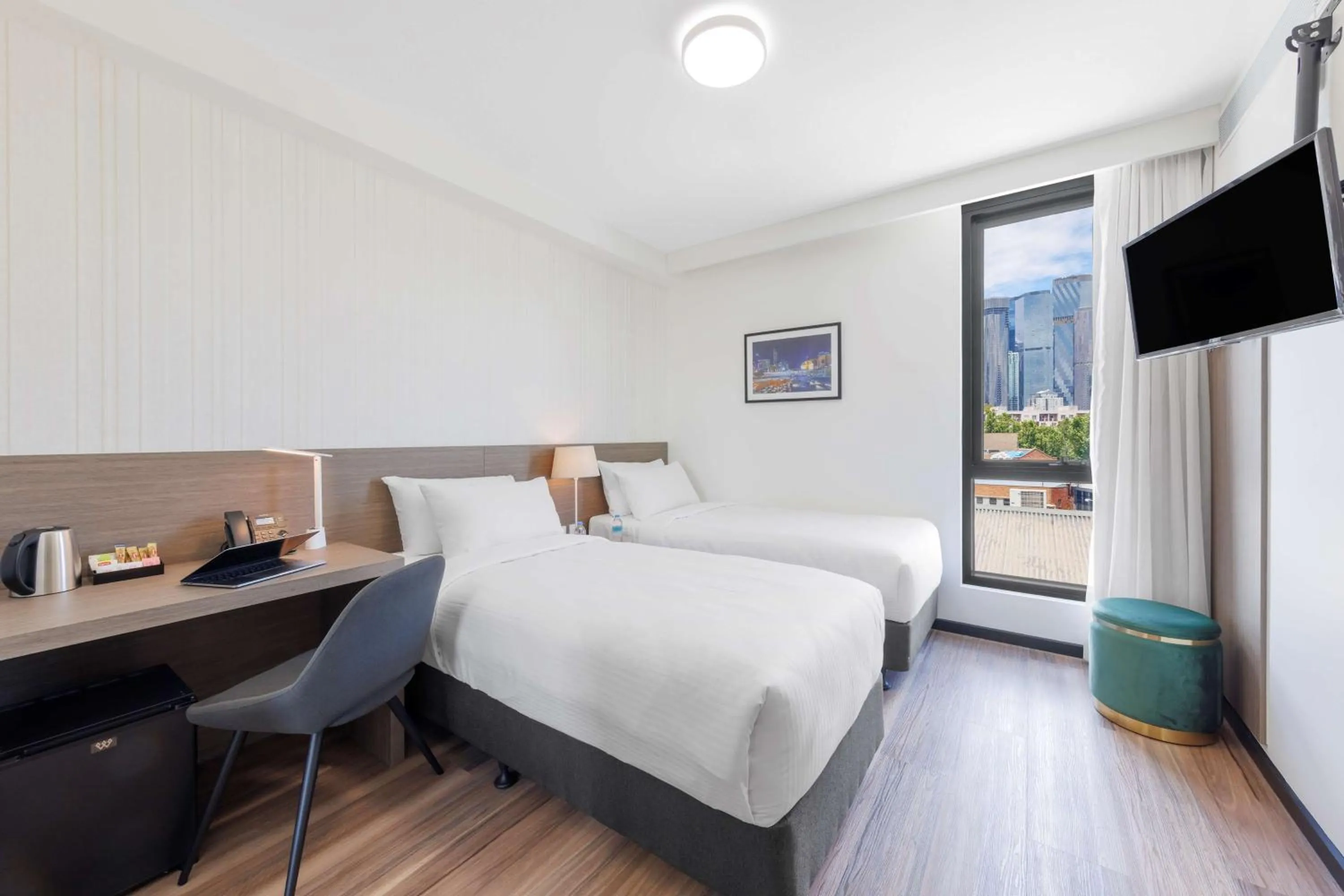 Bed in Best Western Queen Victoria Market Hotel