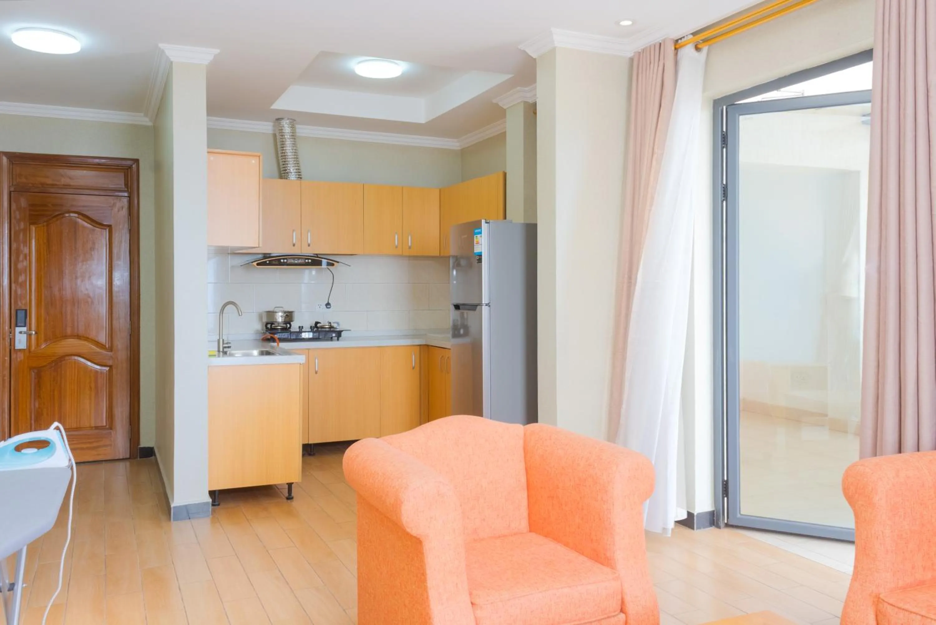 Kitchen or kitchenette in Tropical Plaza Apartments