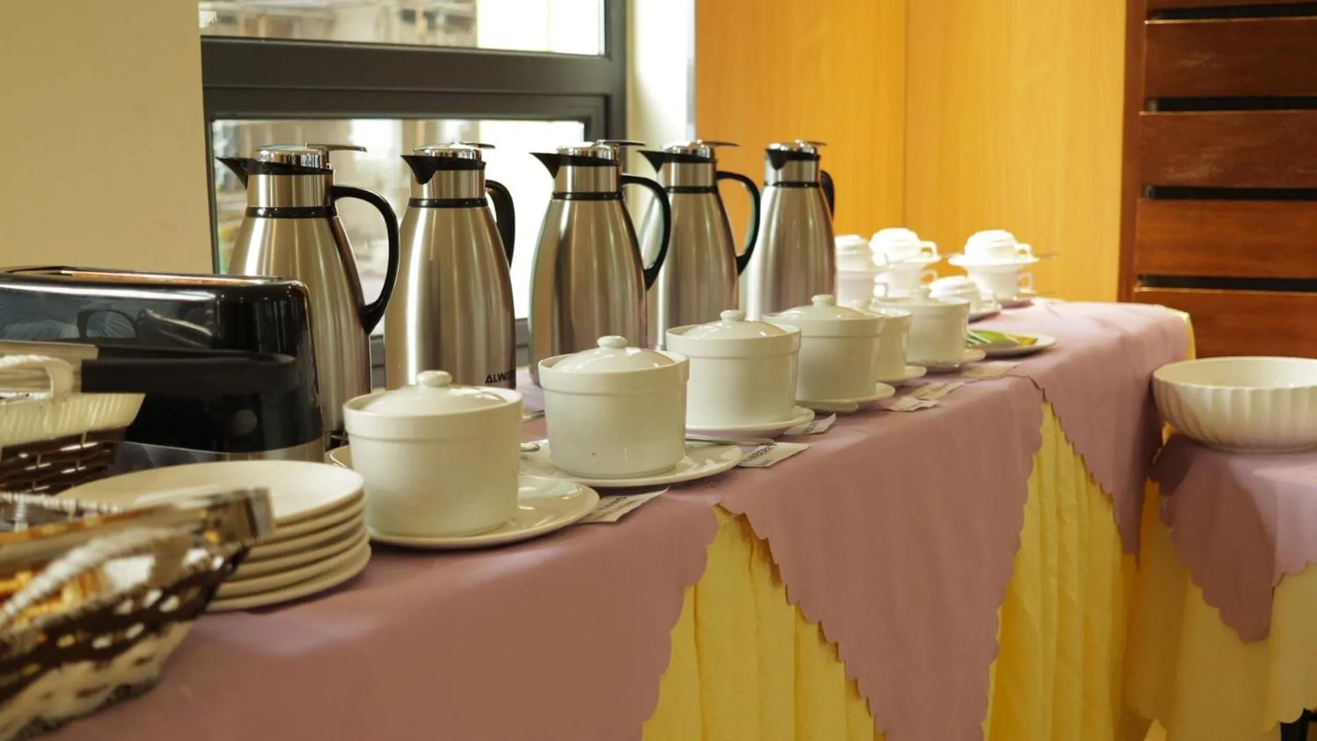 Coffee/tea facilities in Tropical Plaza Apartments