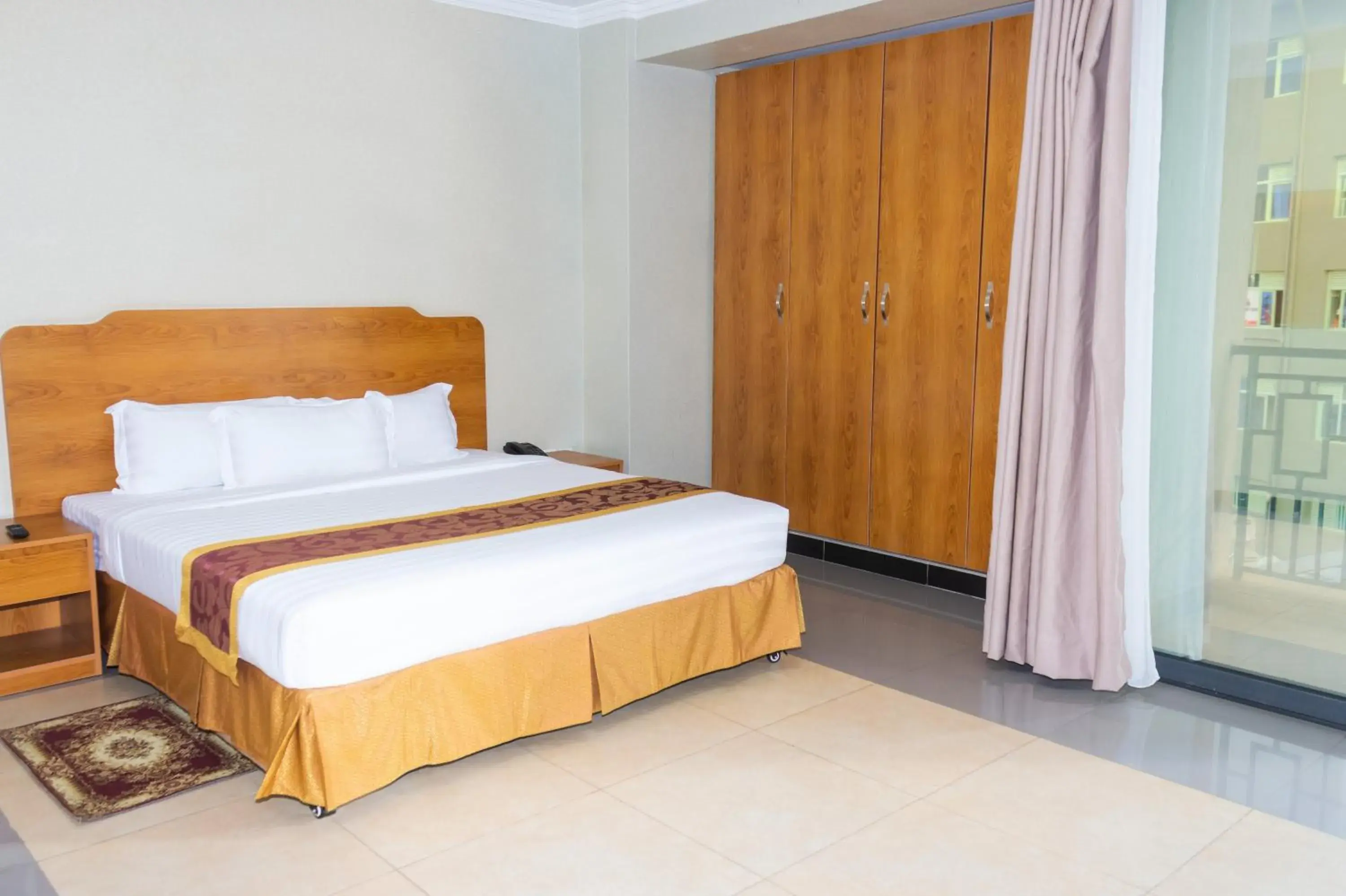 Studio with Terrace - single occupancy in Tropical Plaza Apartments Studio with Terrace - single occupancy in Tropical Plaza Apartments