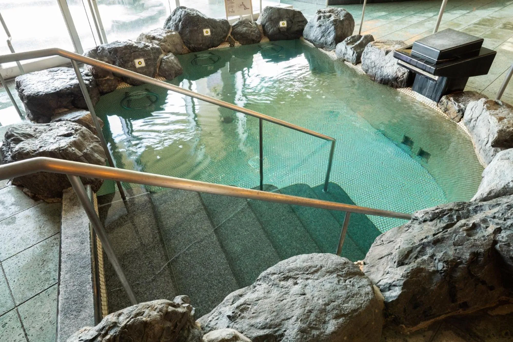 Hot Spring Bath in Enakyo Onsen Hotel Yuzuriha